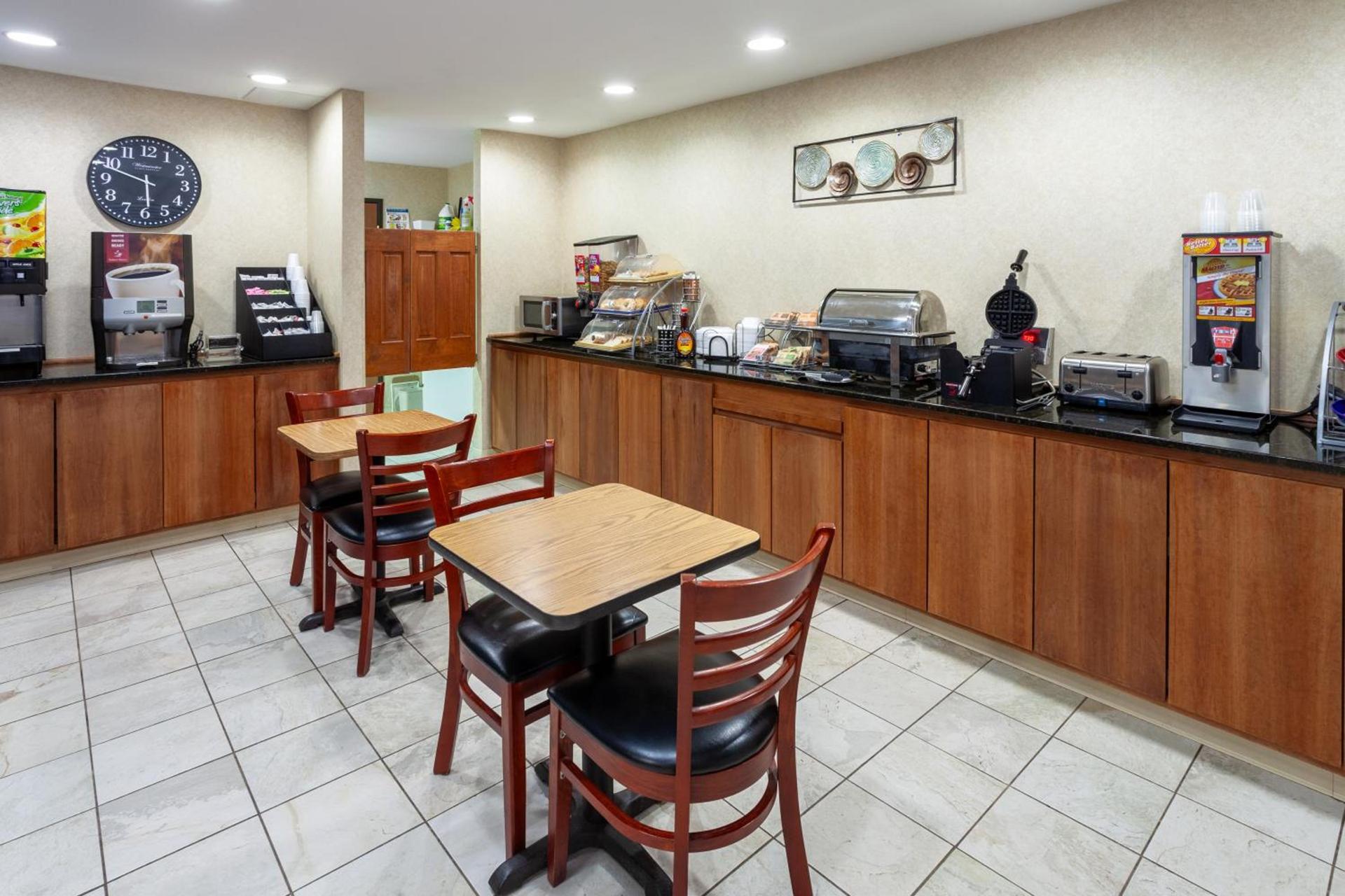 Days Inn by Wyndham Wooster photo 47