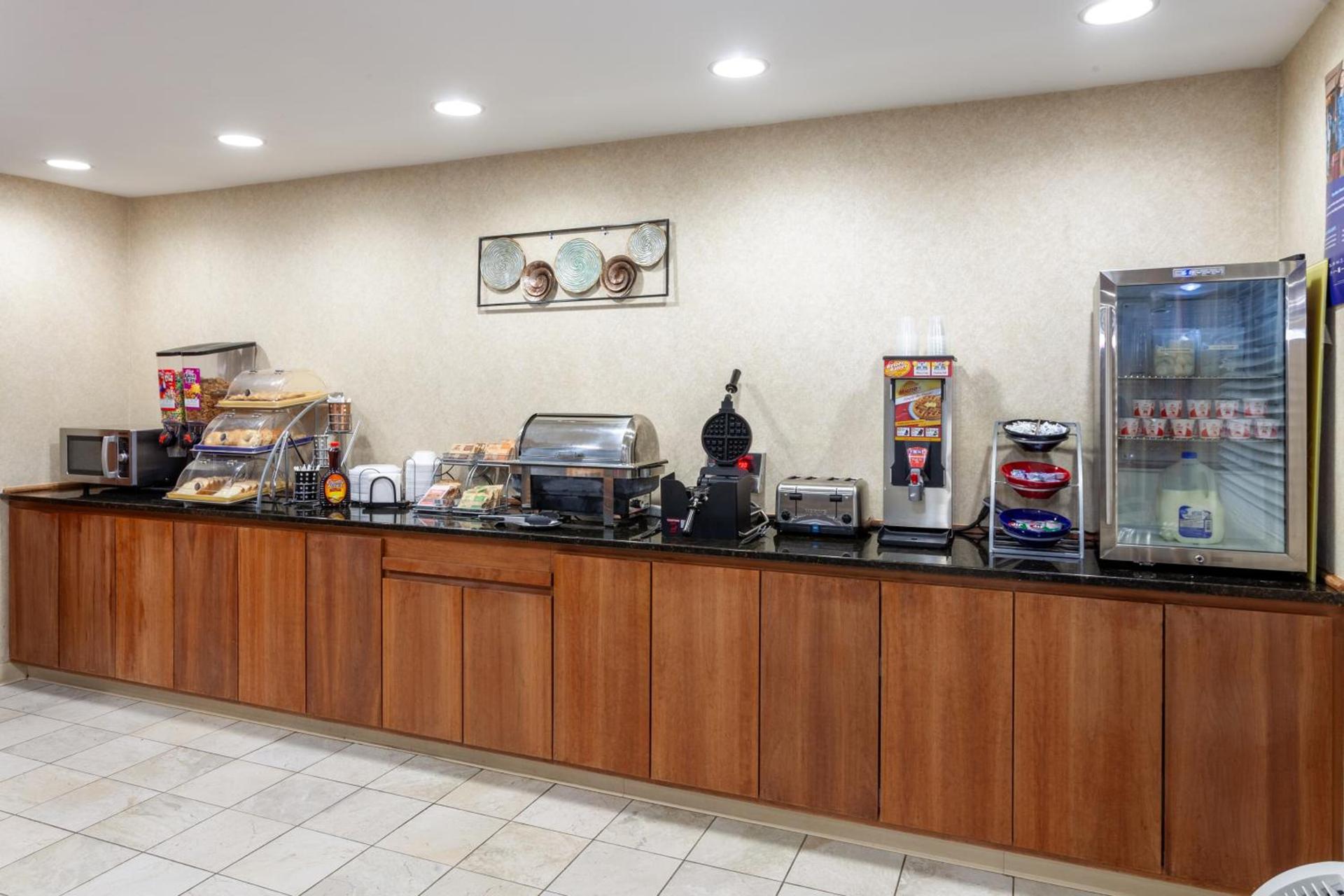 Days Inn by Wyndham Wooster photo 46