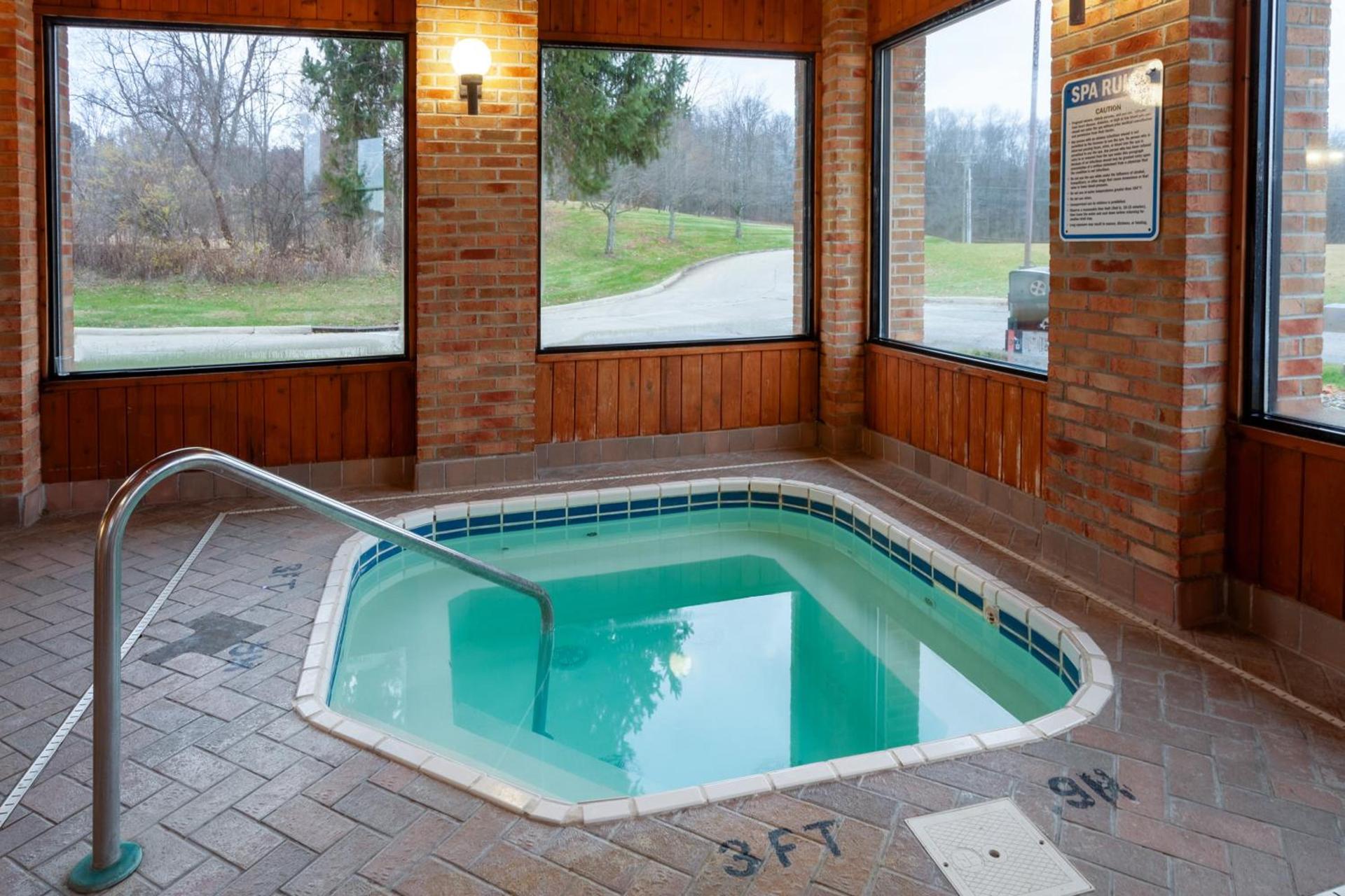 Days Inn by Wyndham Wooster photo 31