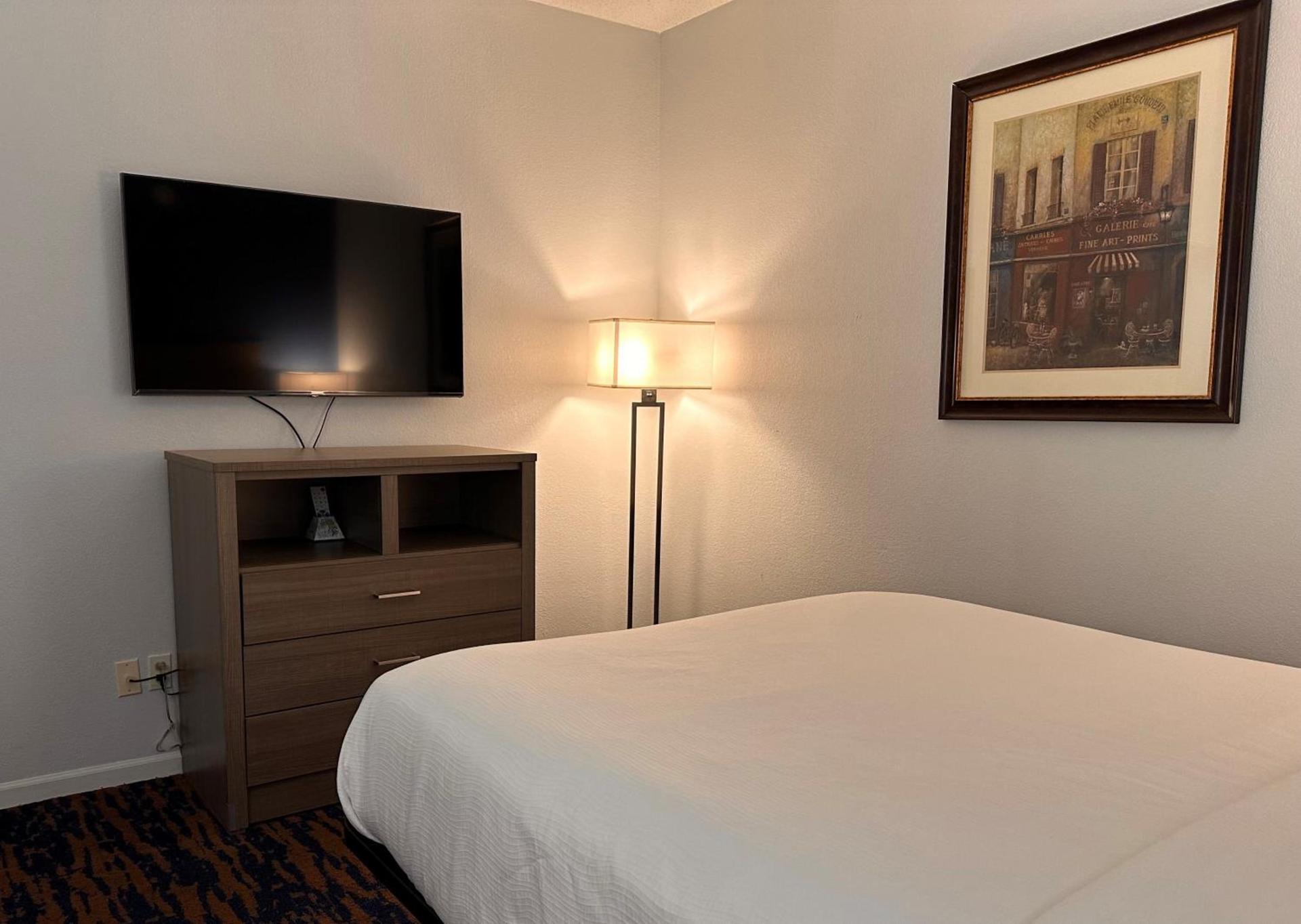 Baymont by Wyndham Indianapolis Northwest photo 38