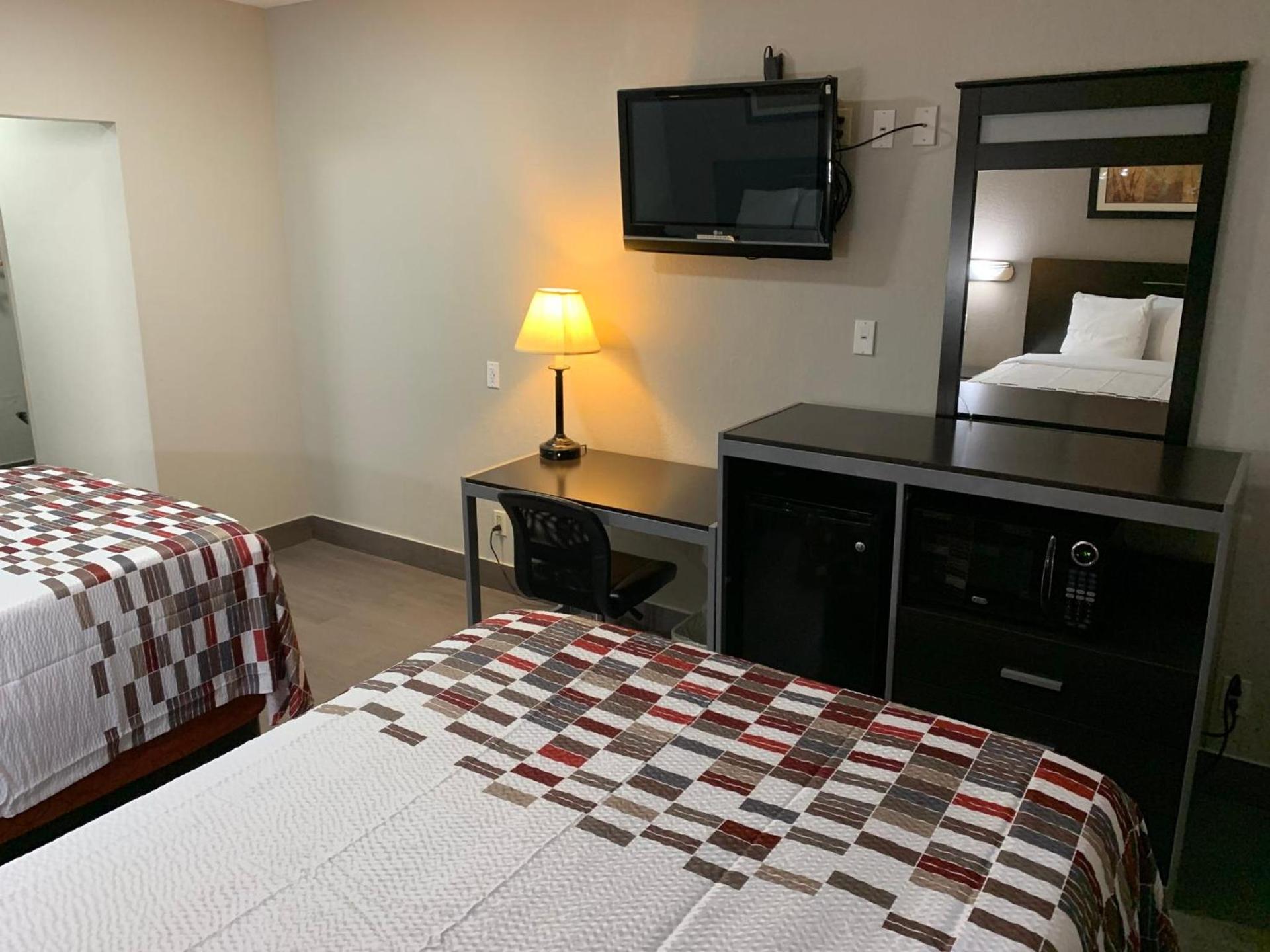 Red Roof Inn Copiague photo 9
