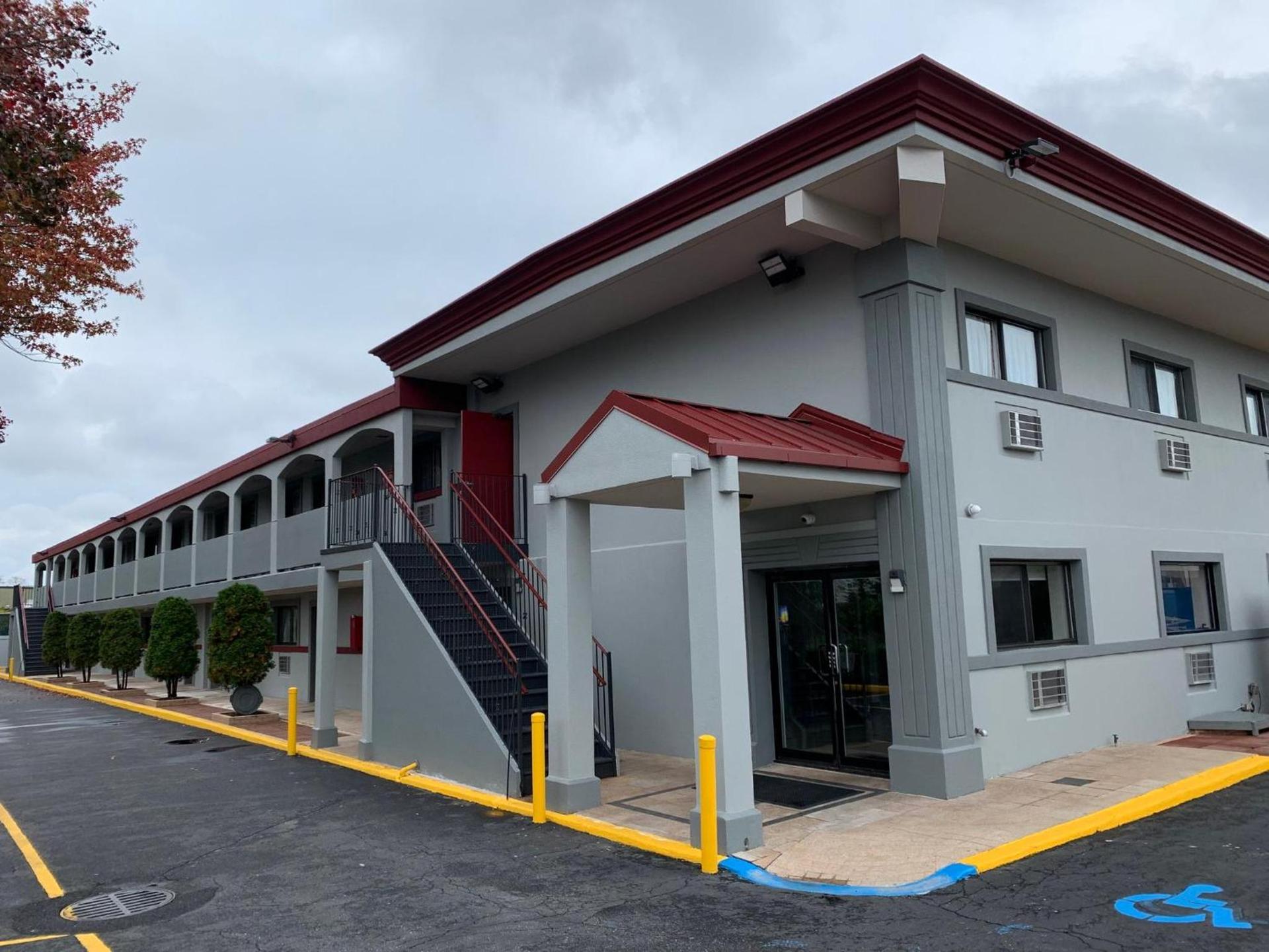 Red Roof Inn Copiague photo 2
