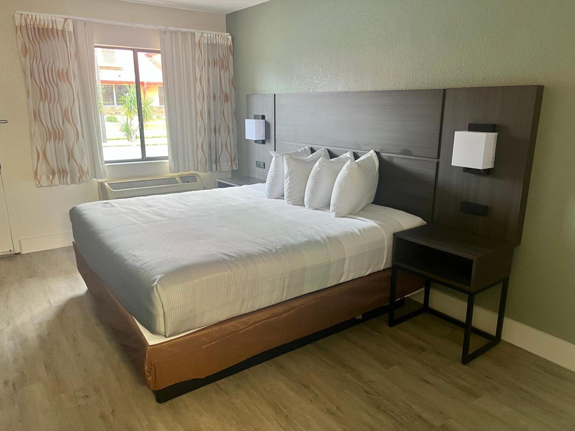 Quality Inn & Suites Orlando East - UCF Area photo 35