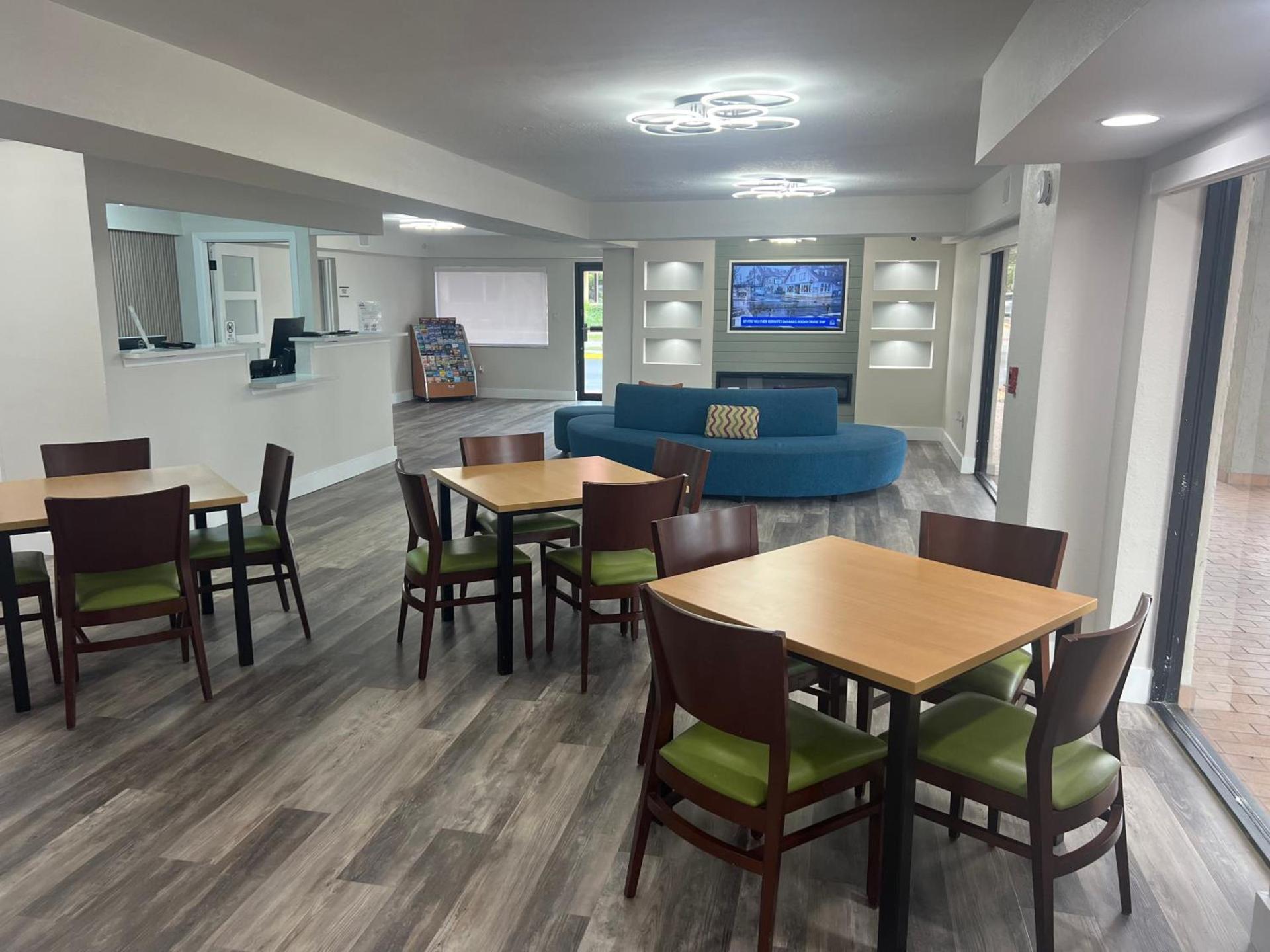 Quality Inn & Suites Orlando East - UCF Area photo 5