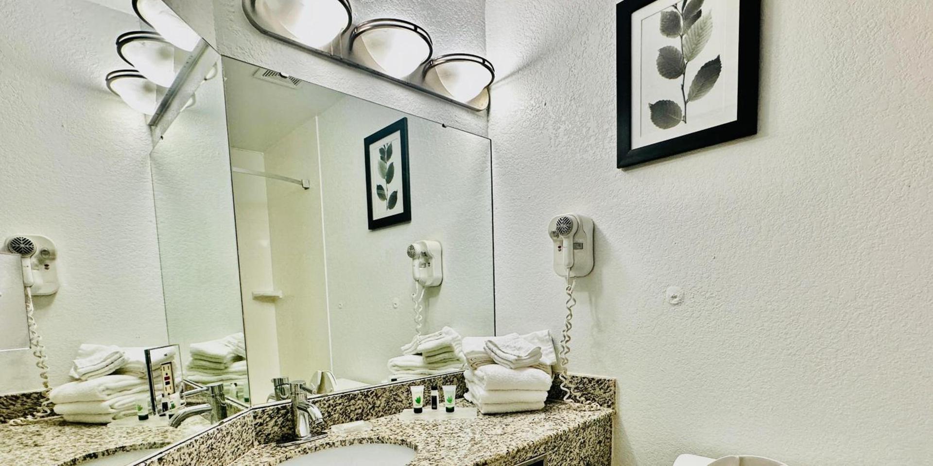 Radiant Inn and Suites photo 10