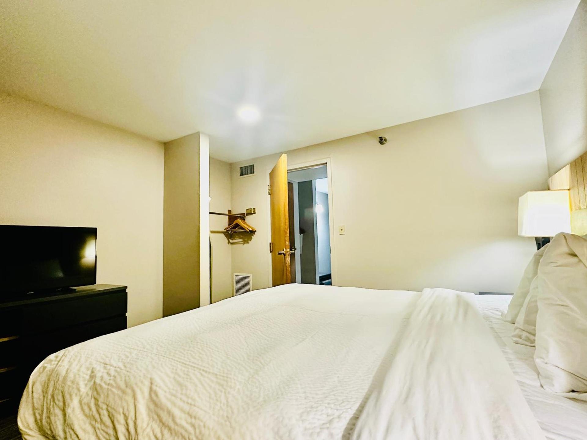 Radiant Inn and Suites photo 18