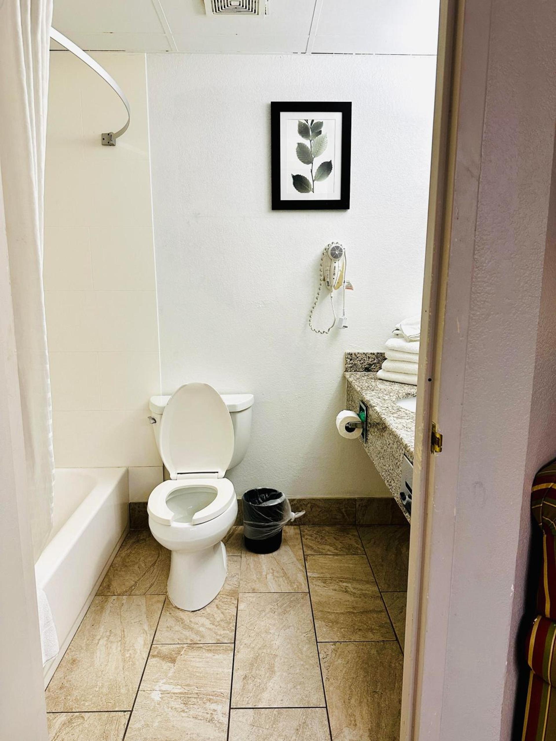 Radiant Inn and Suites photo 12