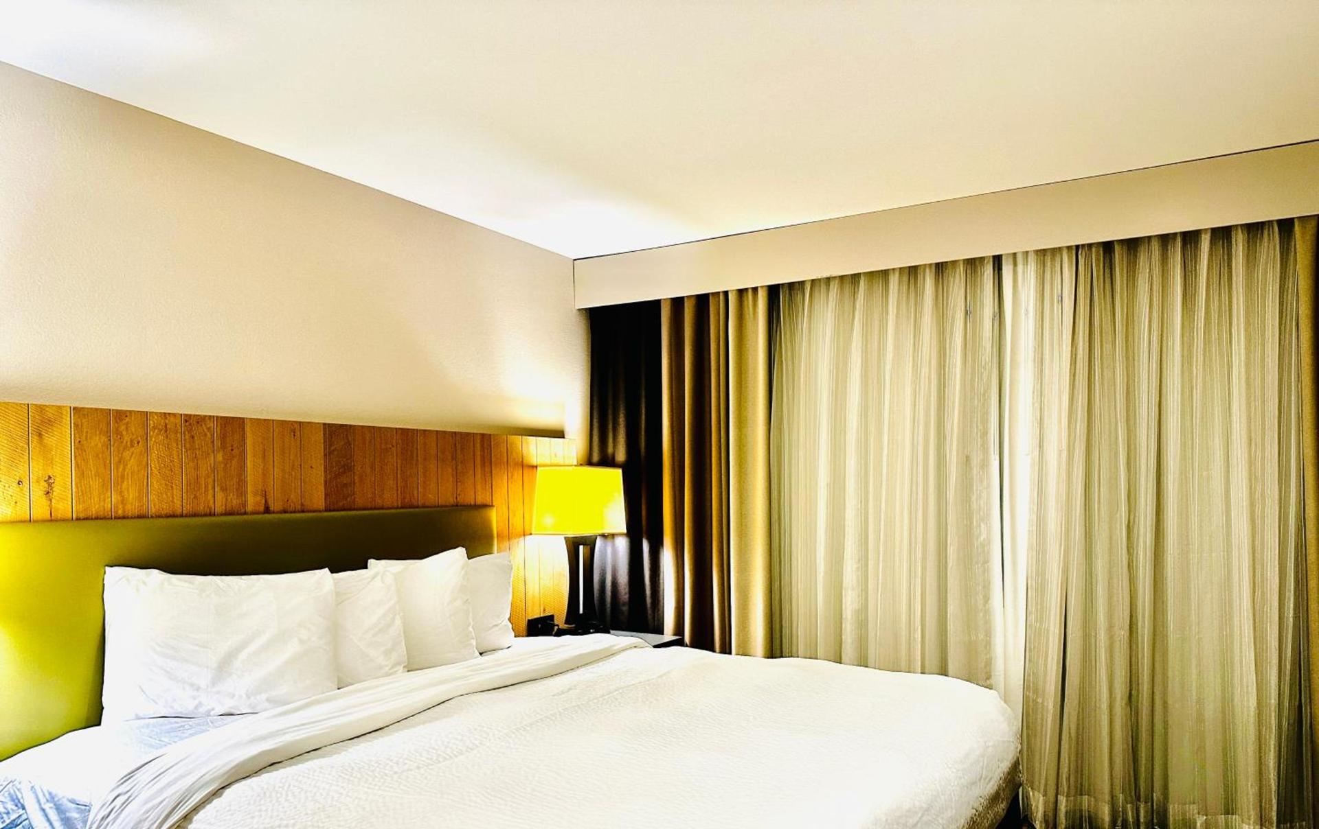 Radiant Inn and Suites photo 19
