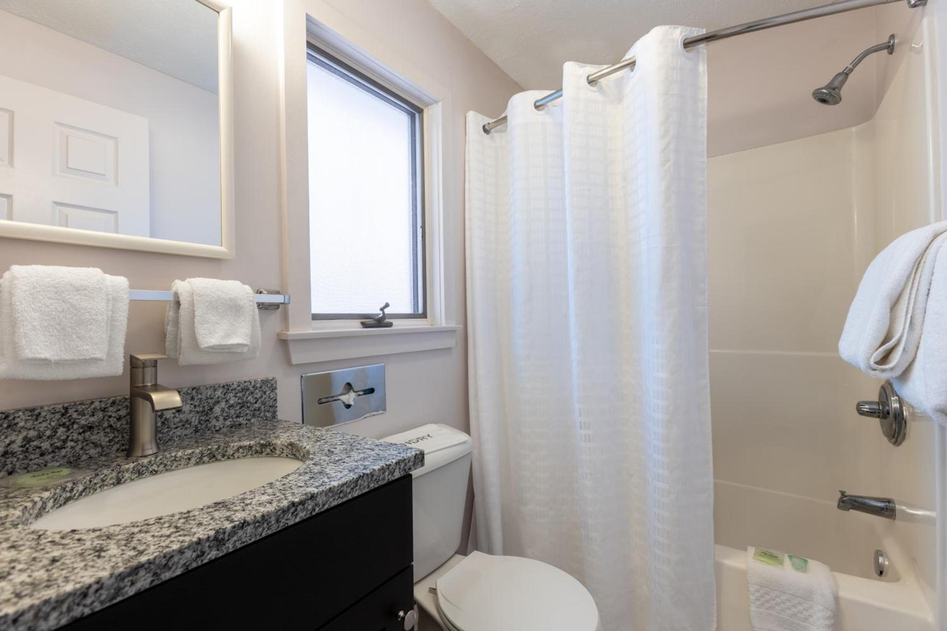 Traverse Bay Inn photo 13