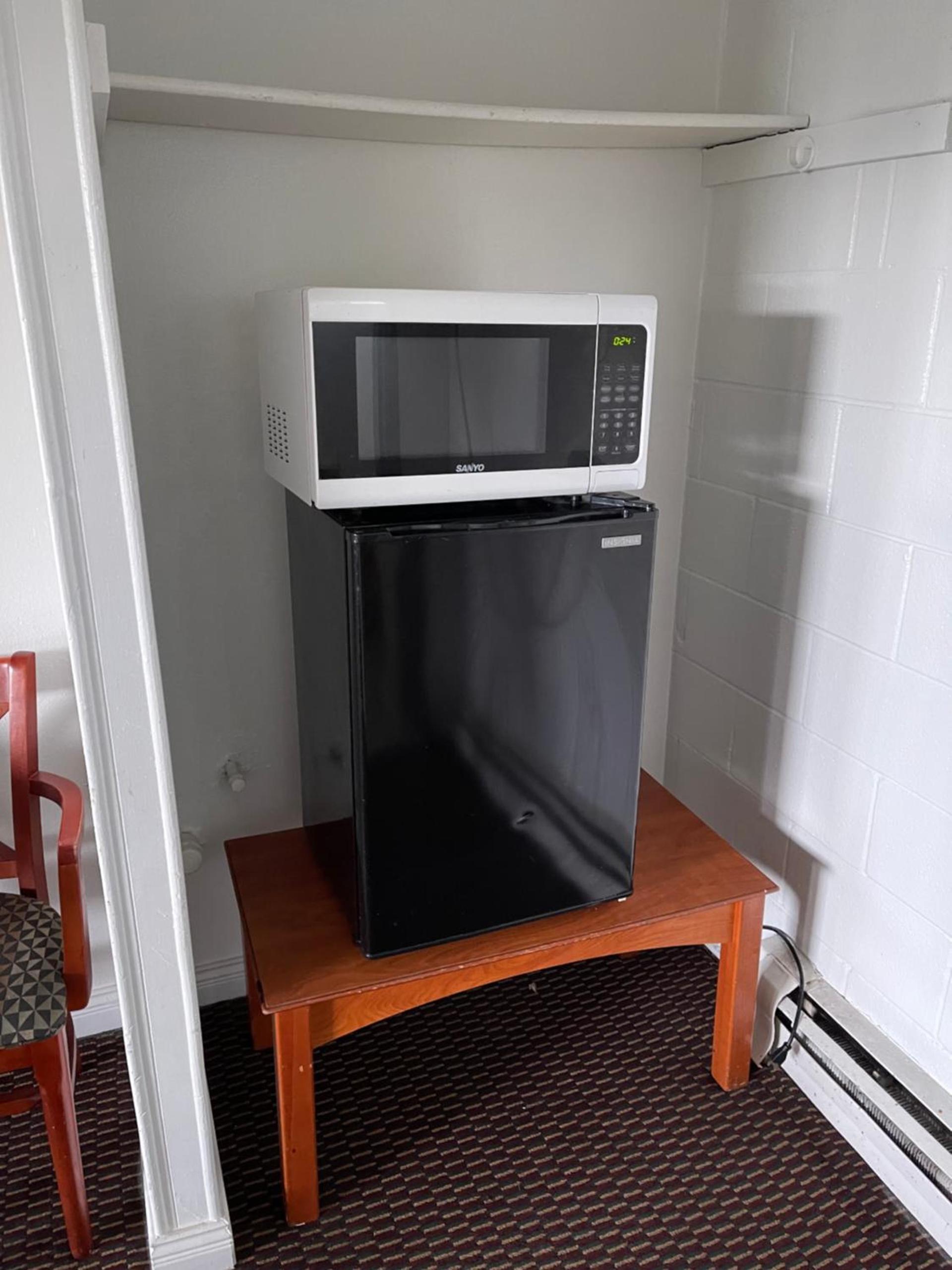 Royal A Motel photo 15