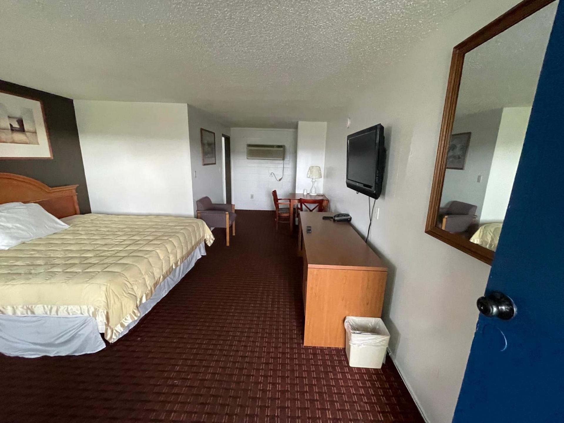 Royal A Motel photo 16