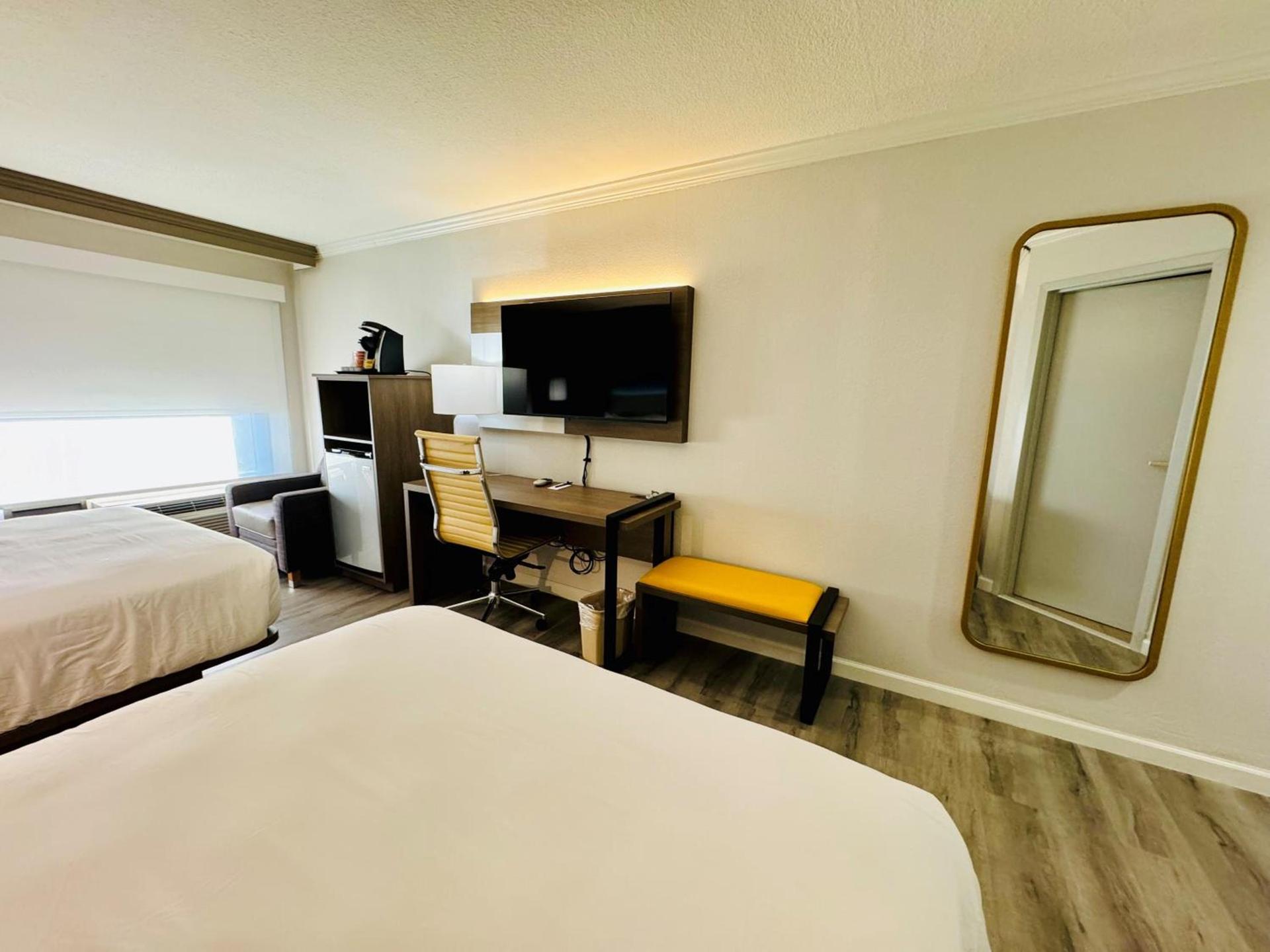 Comfort Inn & Suites Houston I-10 West Energy Corridor photo 11