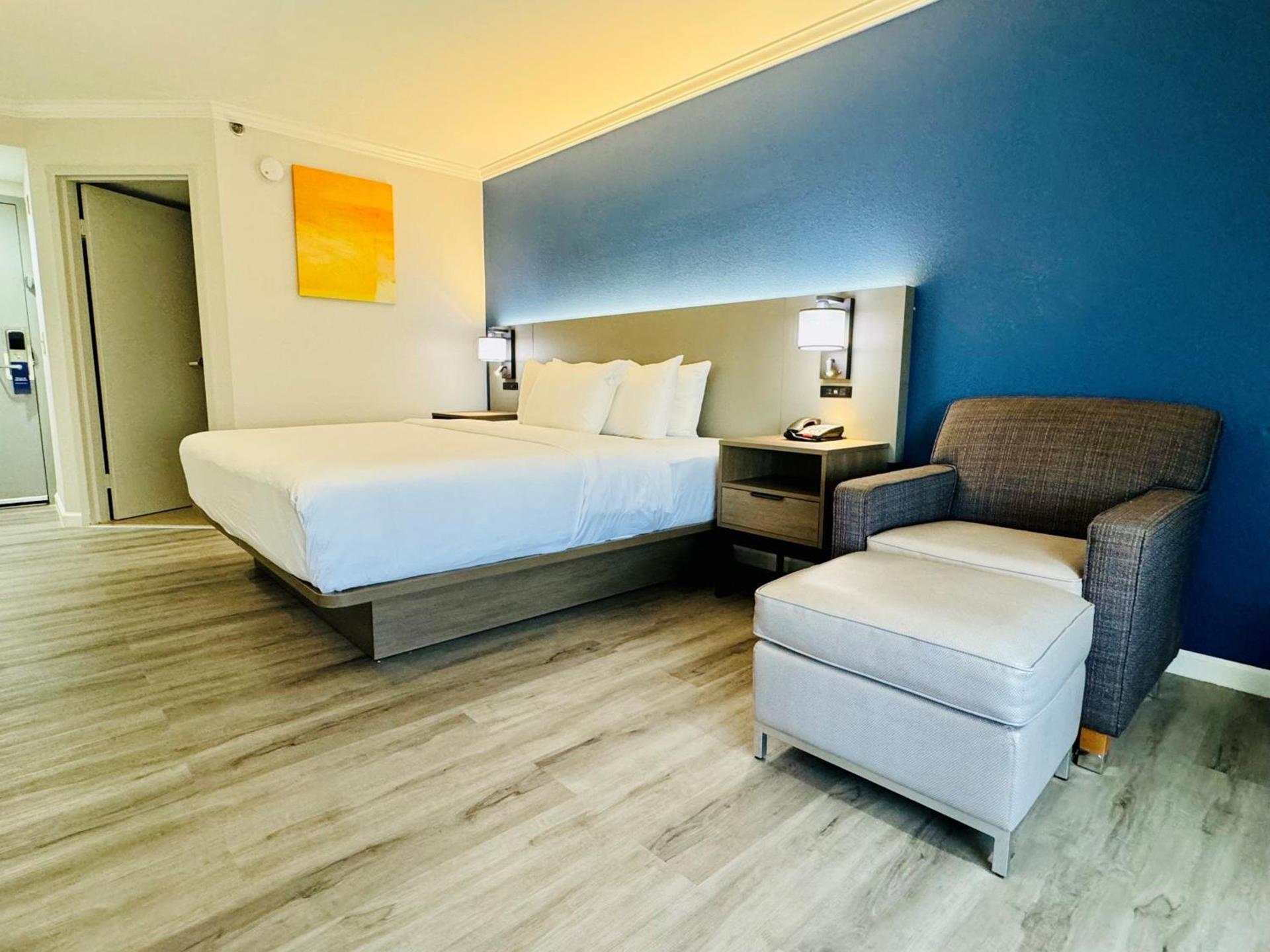 Comfort Inn & Suites Houston I-10 West Energy Corridor photo 8