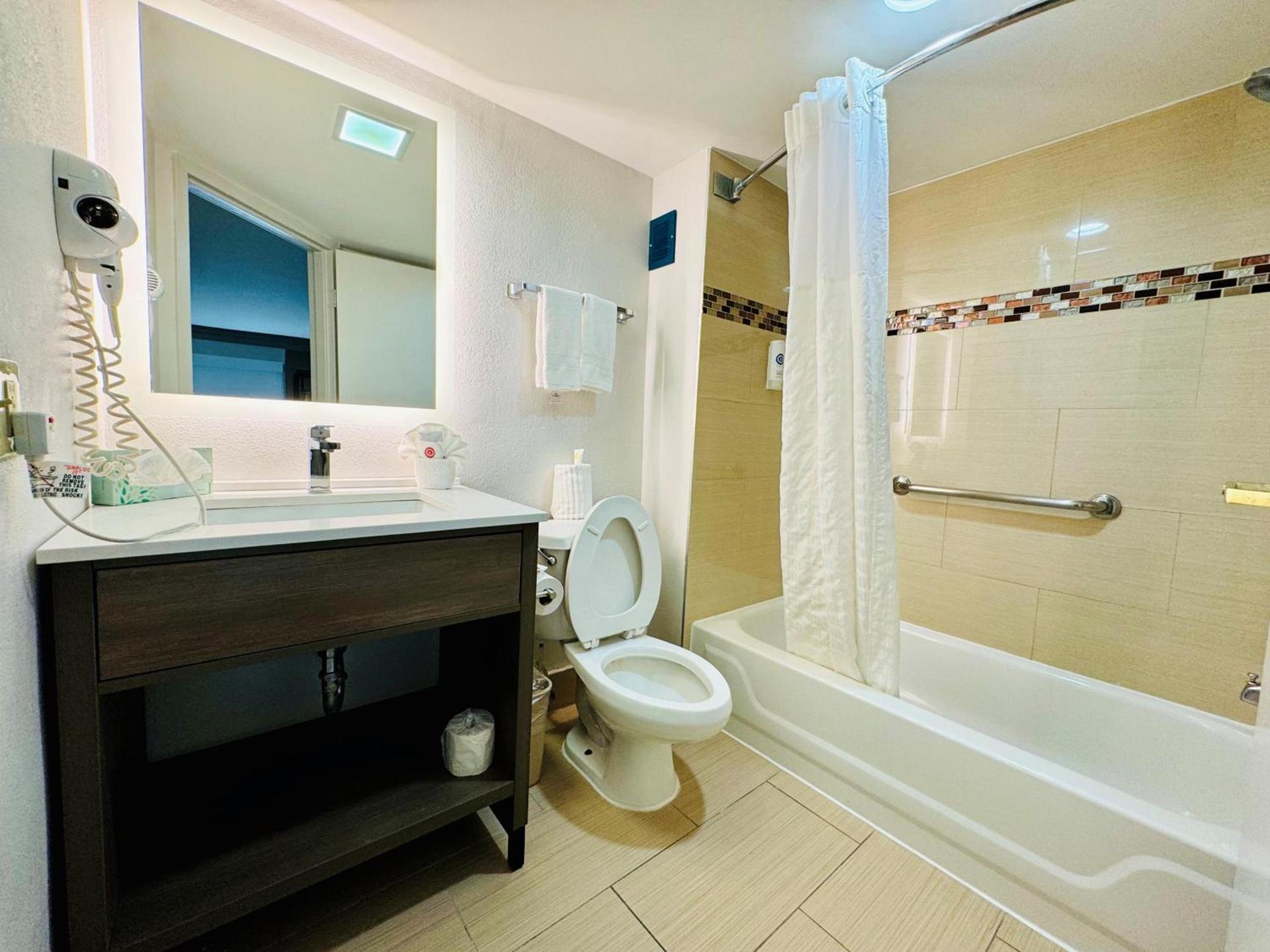Comfort Inn & Suites Houston I-10 West Energy Corridor photo 14