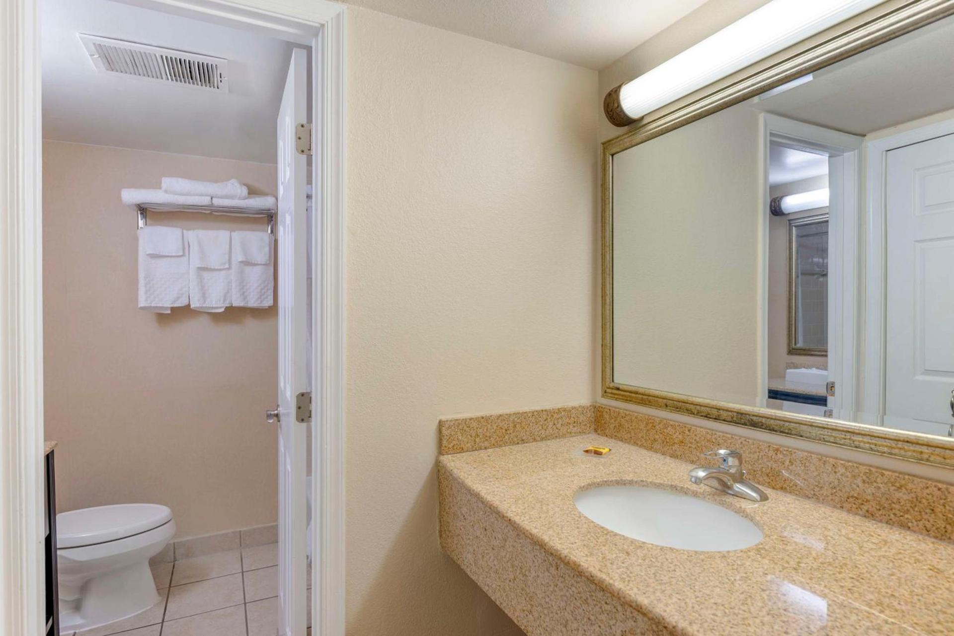 Best Western PLUS Governor's Inn Richmond photo 24