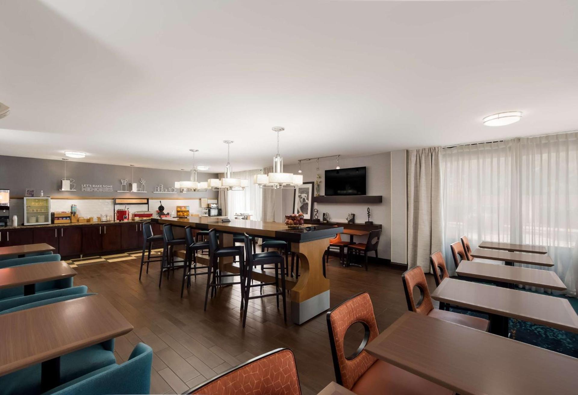 Hampton Inn Columbia-I-26 Airport photo 8
