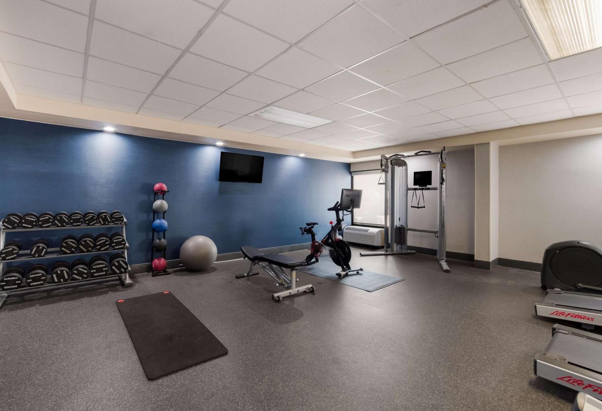 Hampton Inn Columbia-I-26 Airport photo 14