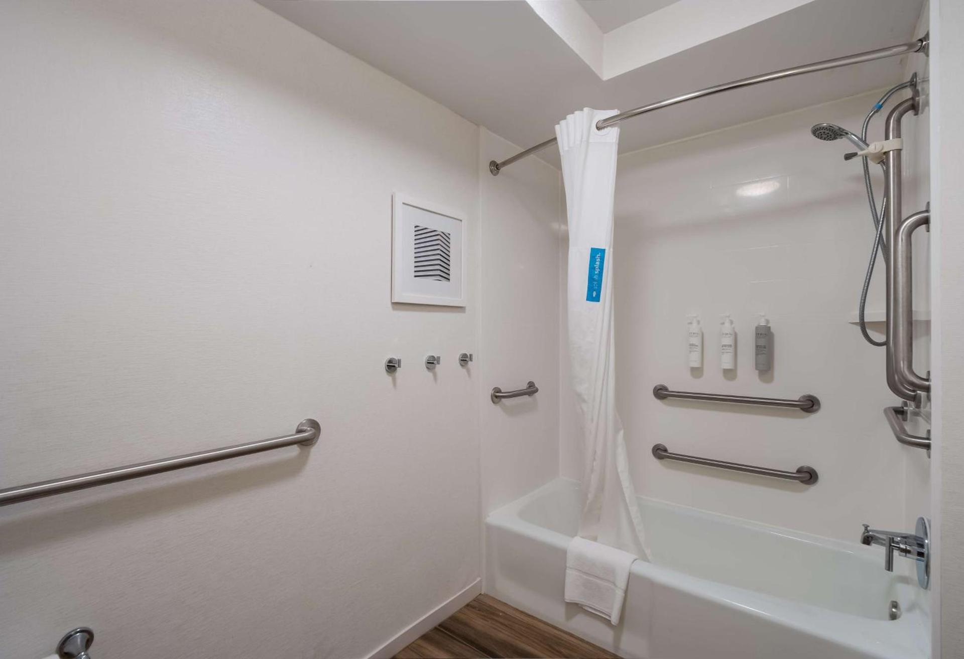 Hampton Inn Columbia-I-26 Airport photo 18
