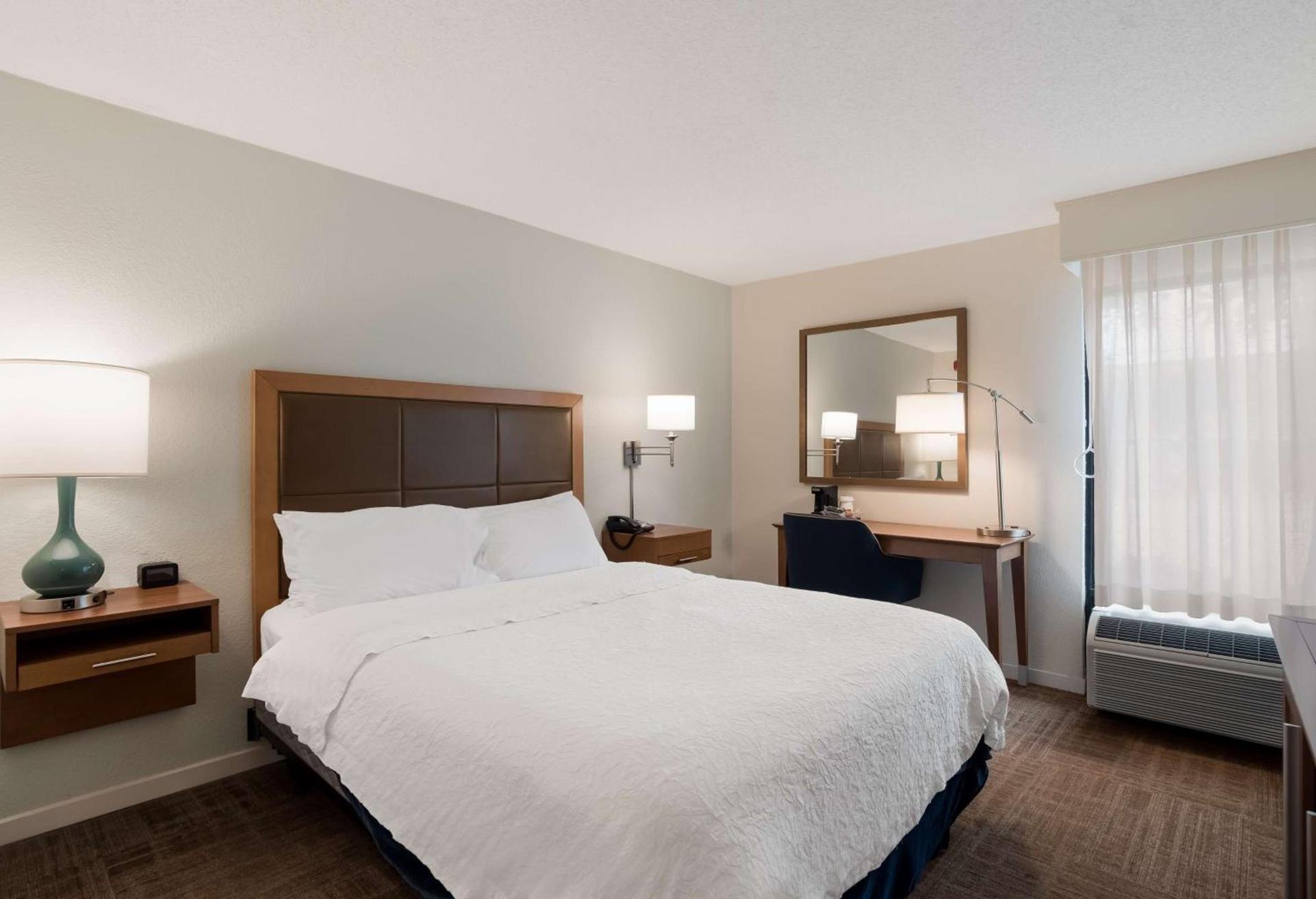 Hampton Inn Columbia-I-26 Airport photo 21