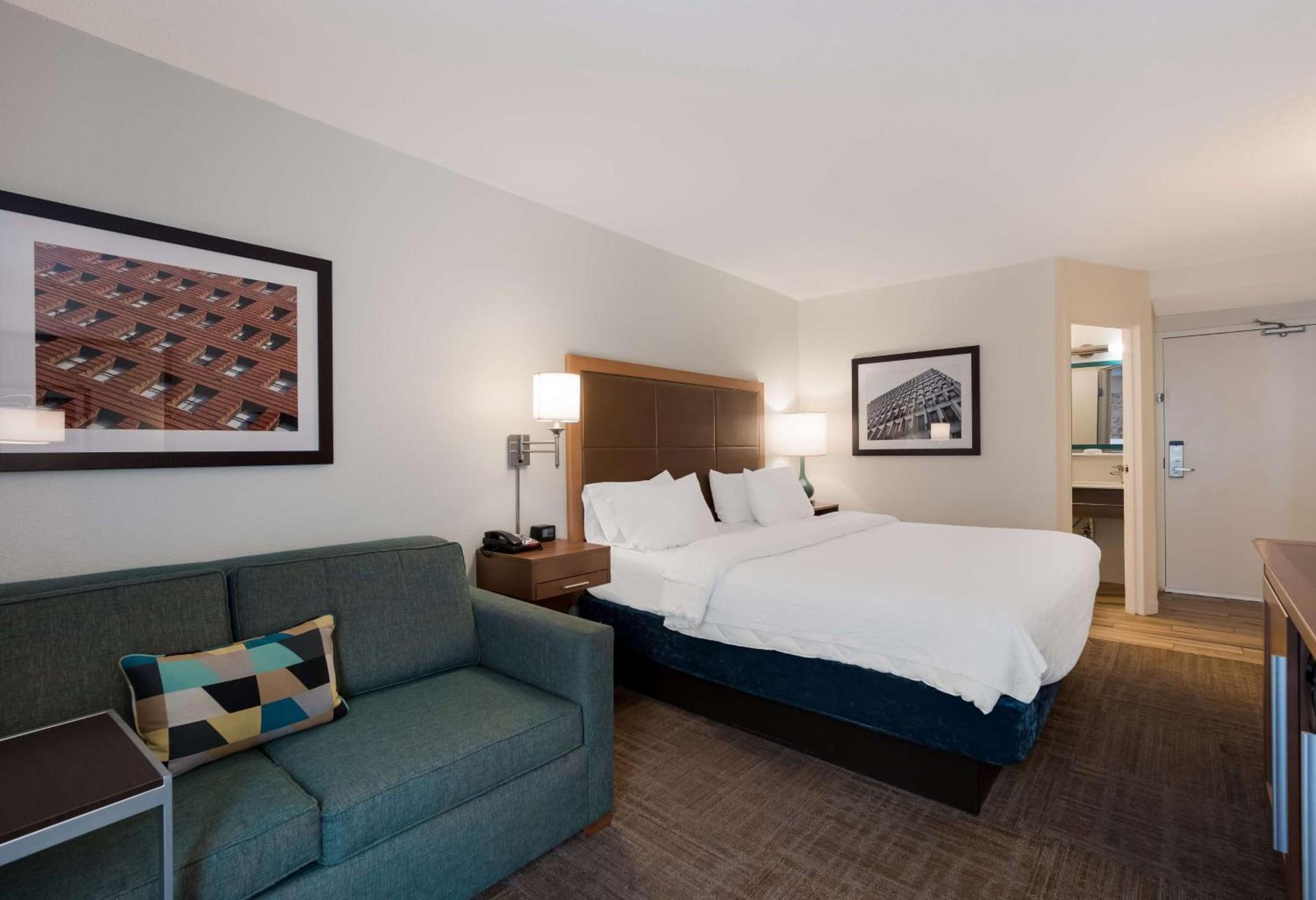 Hampton Inn Columbia-I-26 Airport photo 25