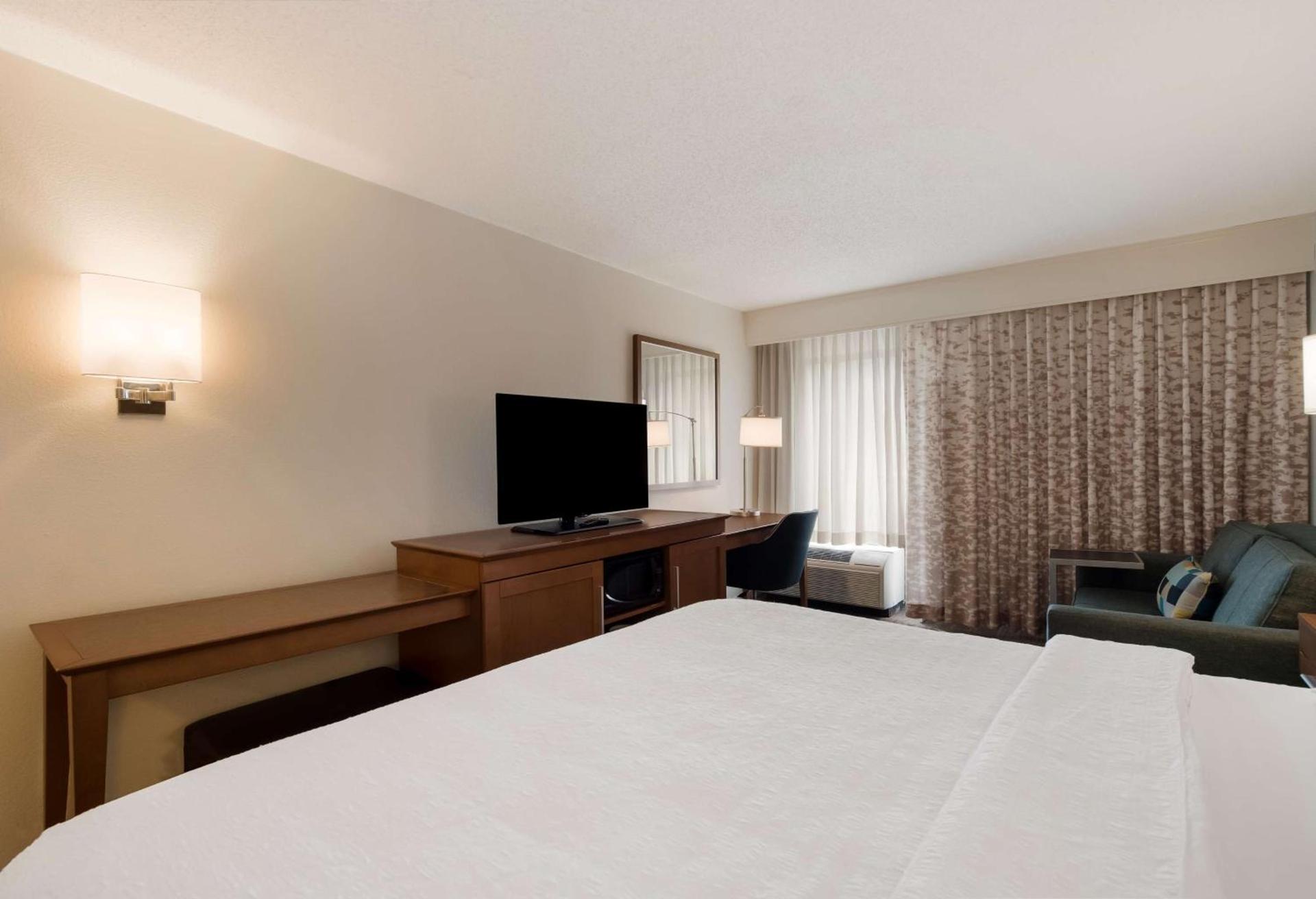 Hampton Inn Columbia-I-26 Airport photo 26