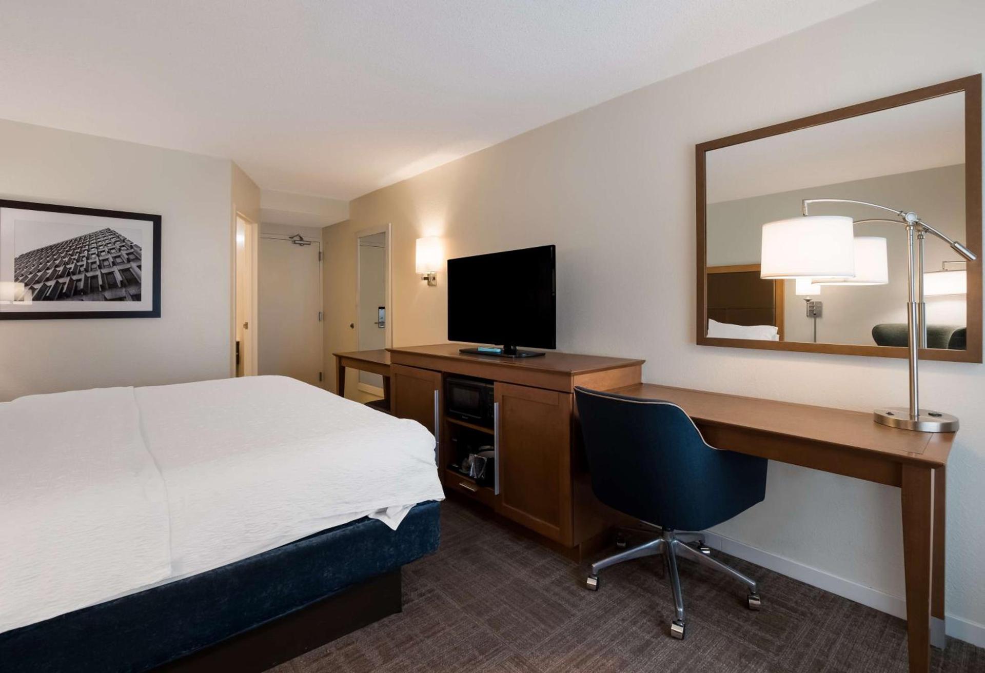 Hampton Inn Columbia-I-26 Airport photo 27