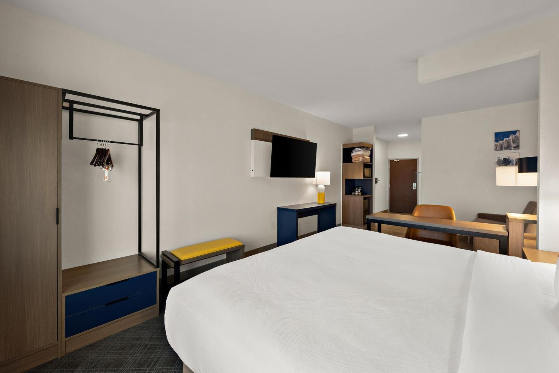 Comfort Suites Columbus East Broad photo 63