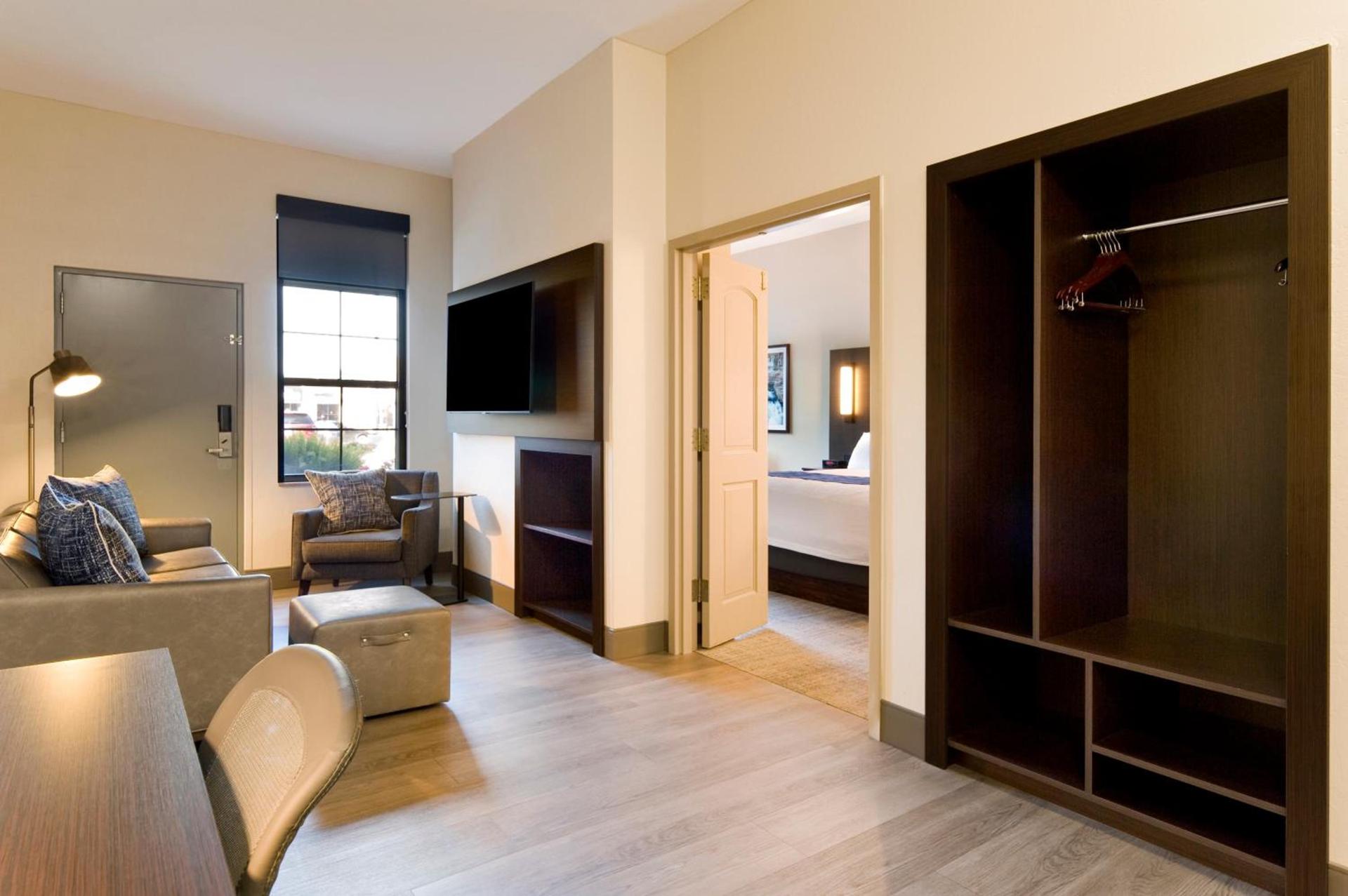 ClubHouse Hotel Sioux Falls photo 41