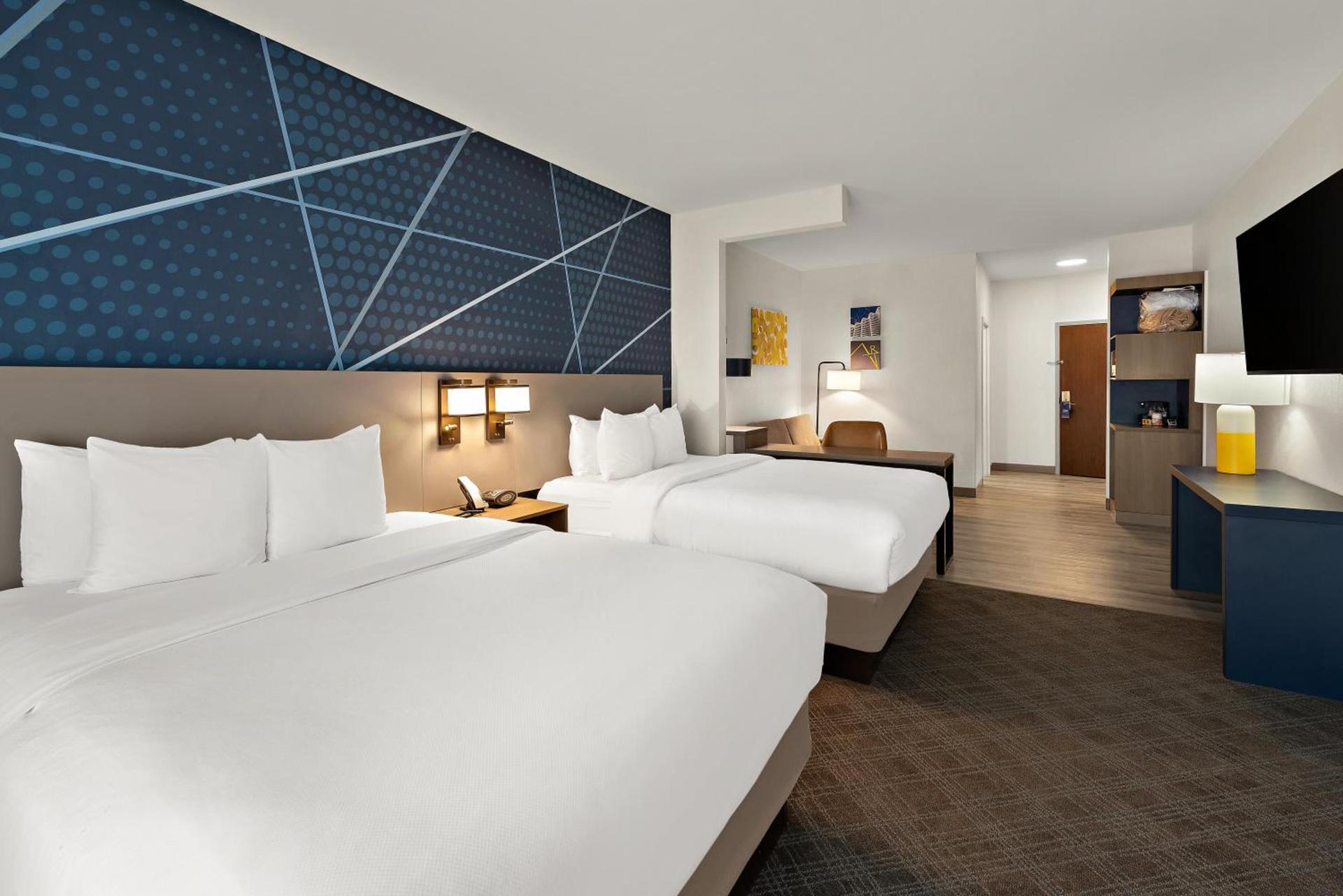 Comfort Suites Columbus East Broad photo 45