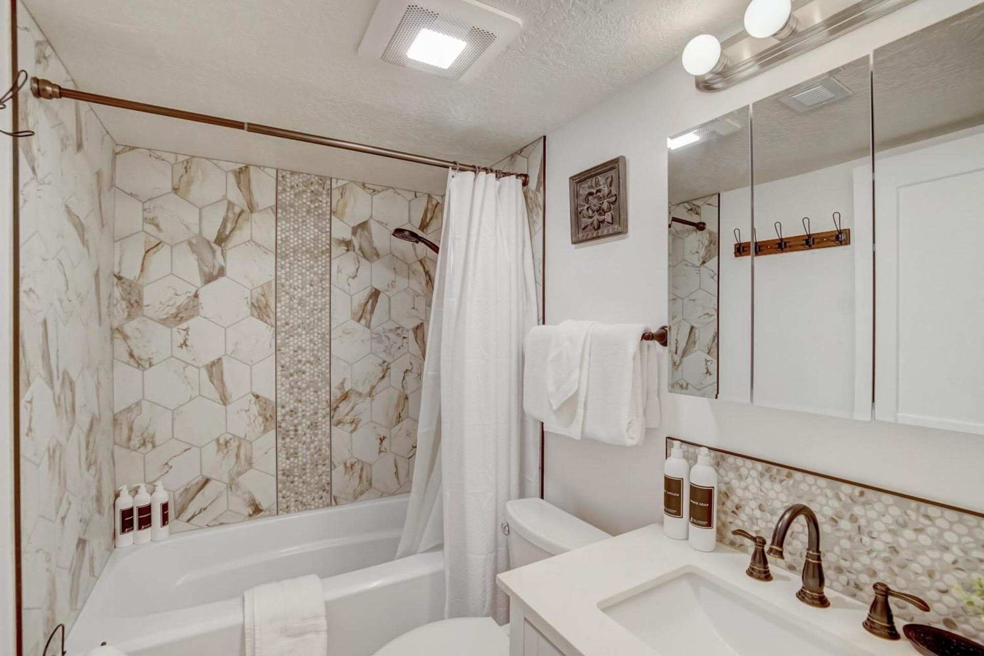 New Claim by All Seasons Resort Lodging photo 27