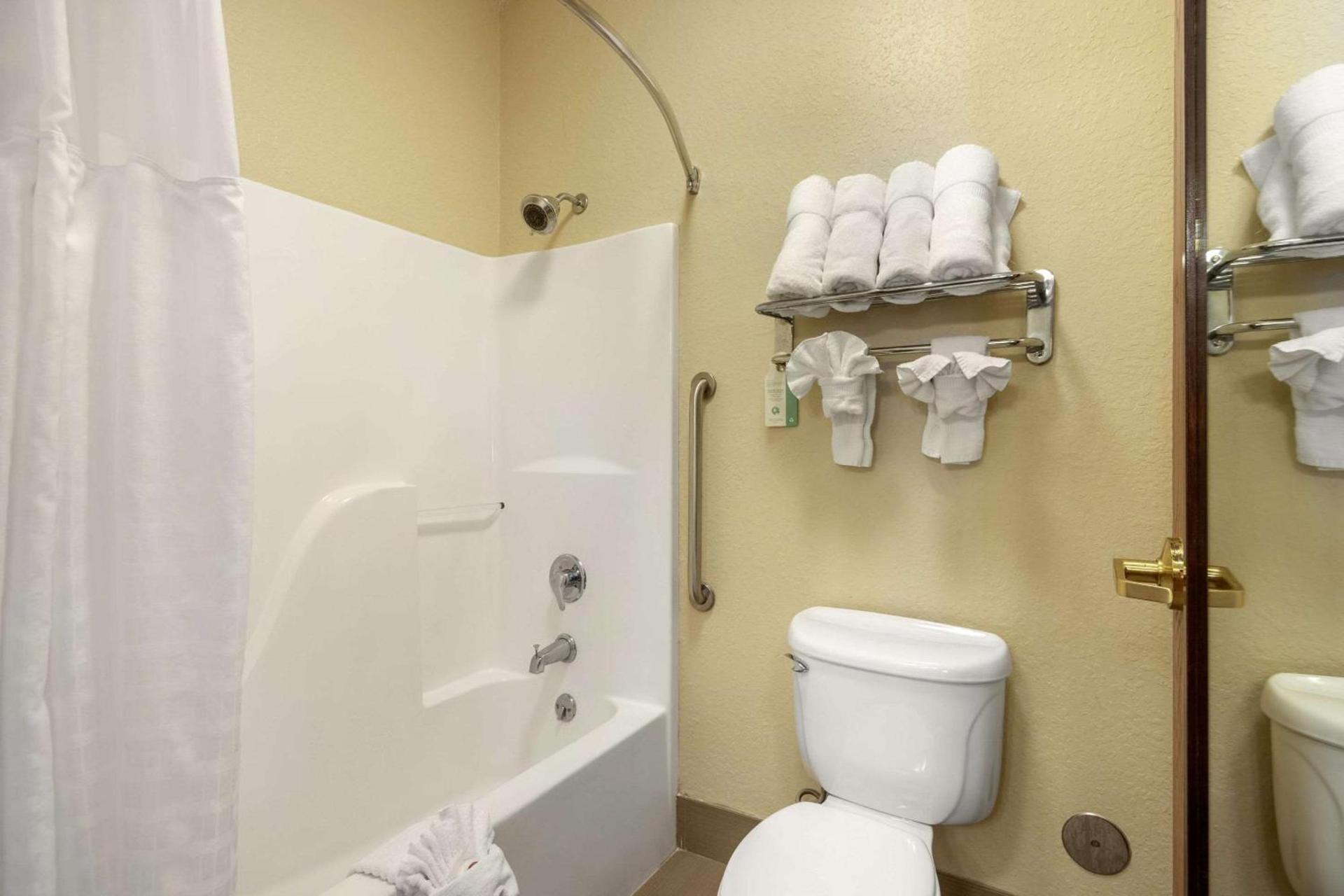 Comfort Inn & Suites Pittsburg KS photo 6