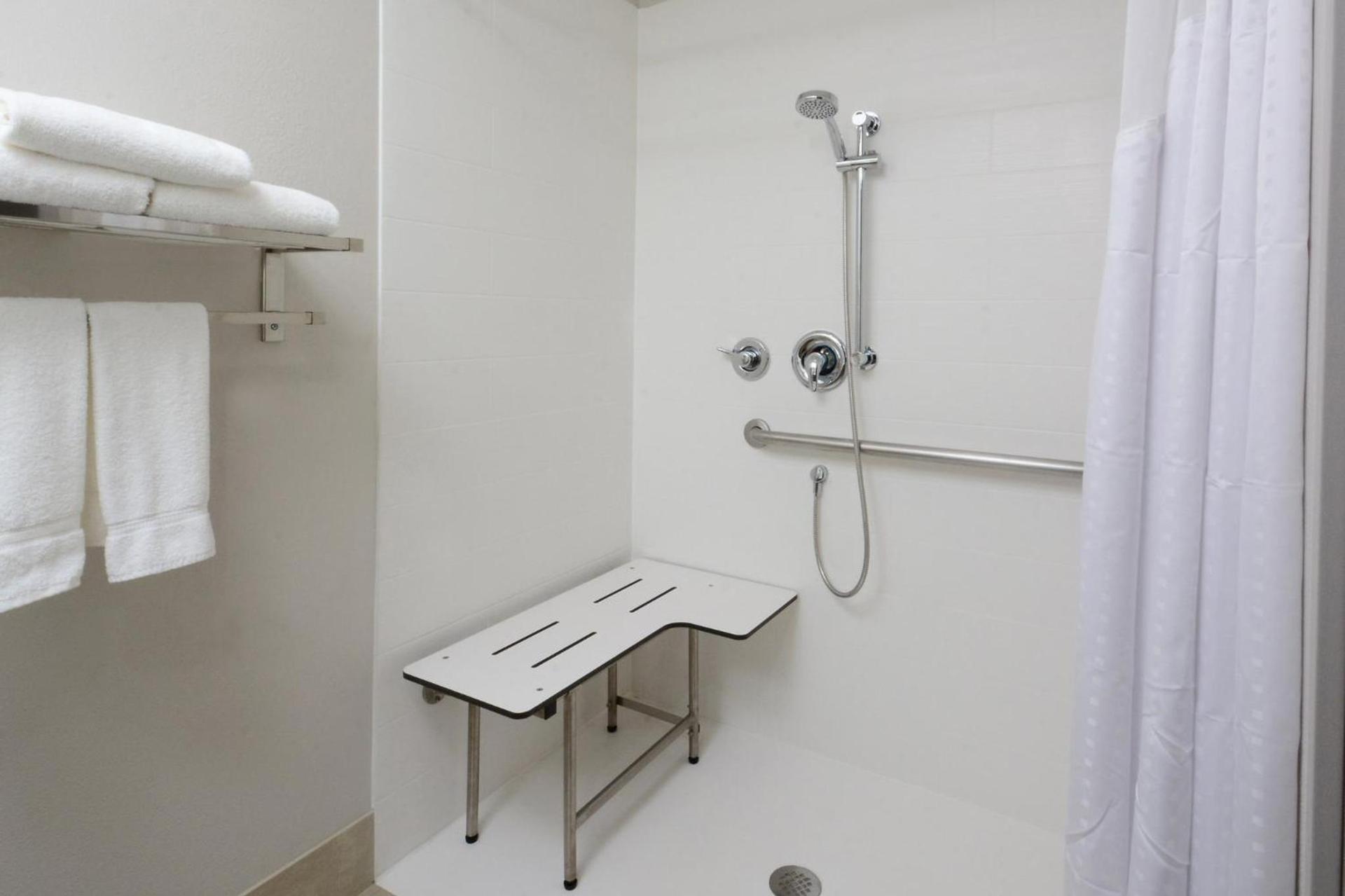 Holiday Inn Express & Suites Raleigh Durham Airport at RTP by IHG photo 55
