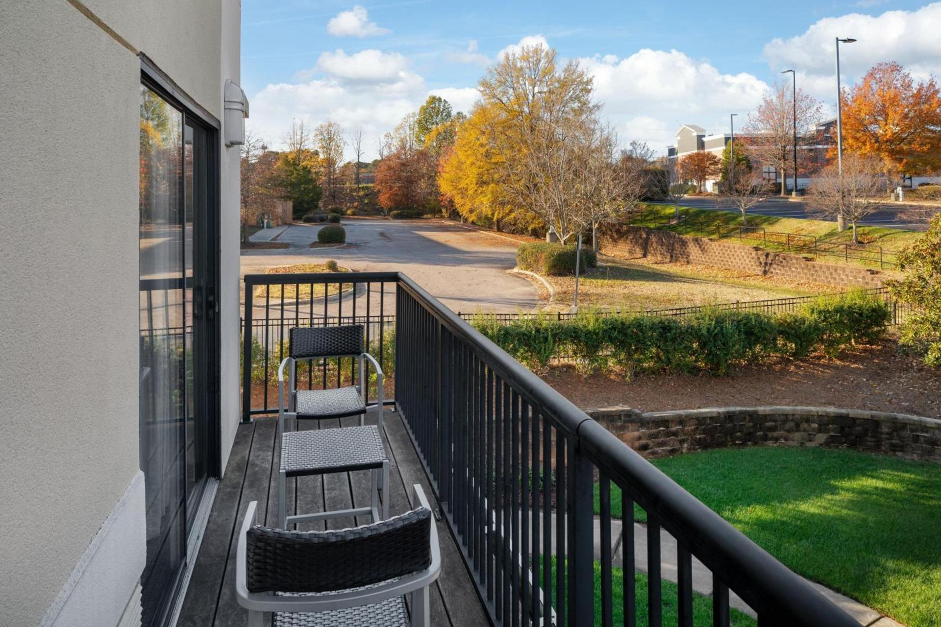 Courtyard by Marriott Raleigh North photo 17