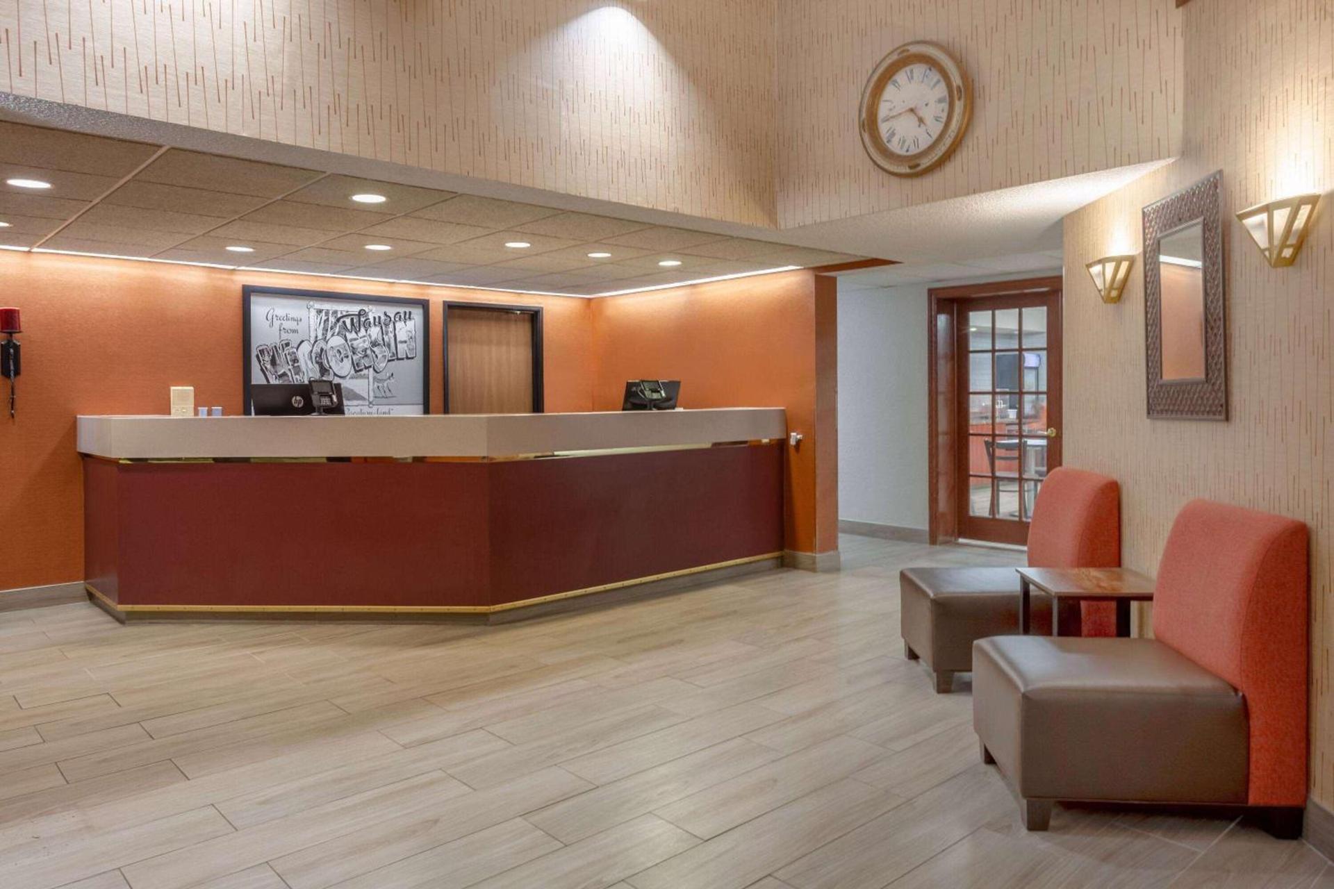 Super 8 by Wyndham Wausau photo 6