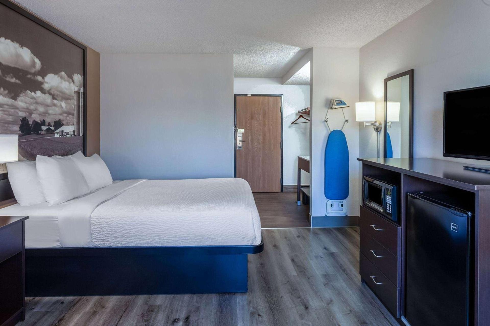 Super 8 by Wyndham Wausau photo 11