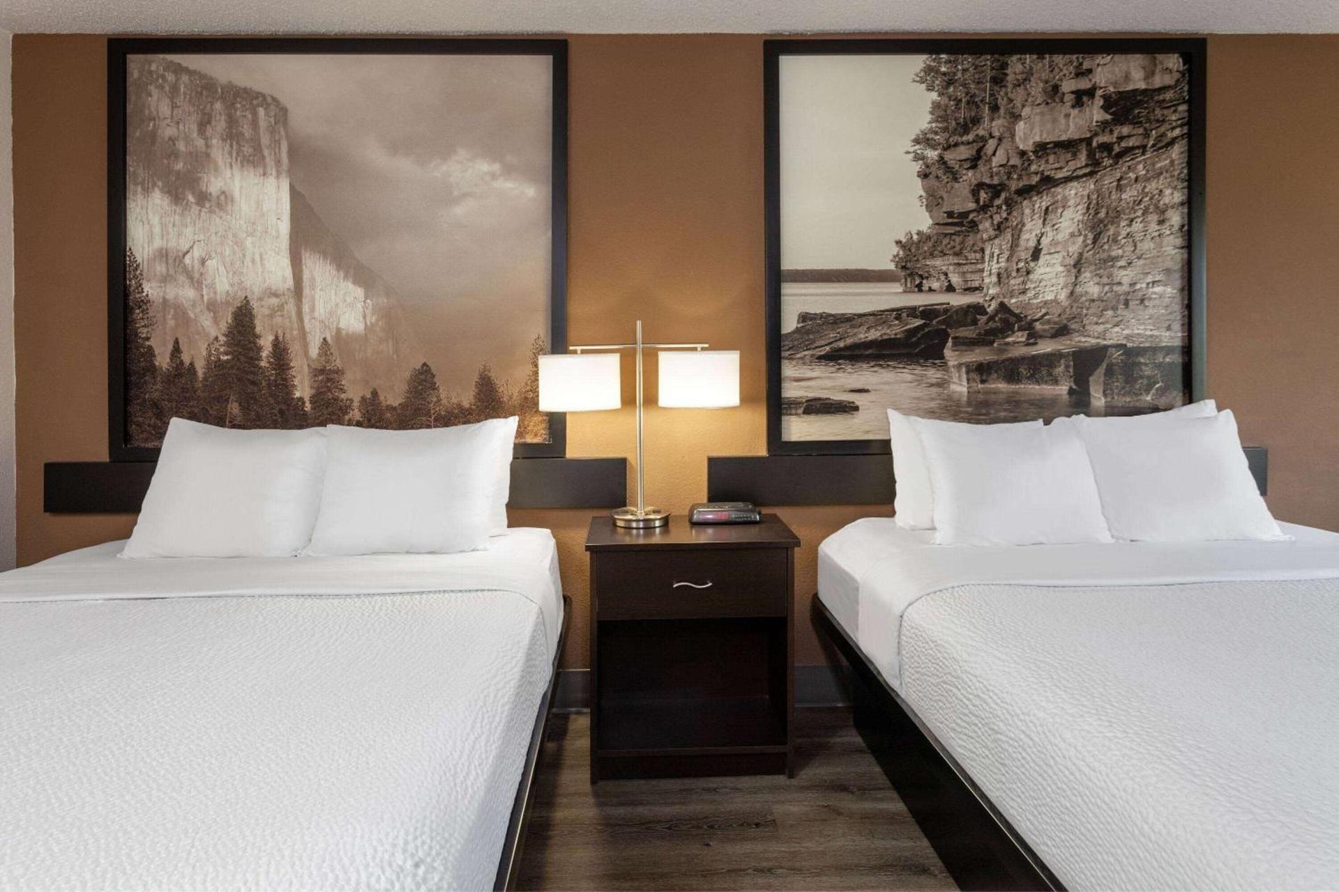 Super 8 by Wyndham Wausau photo 16