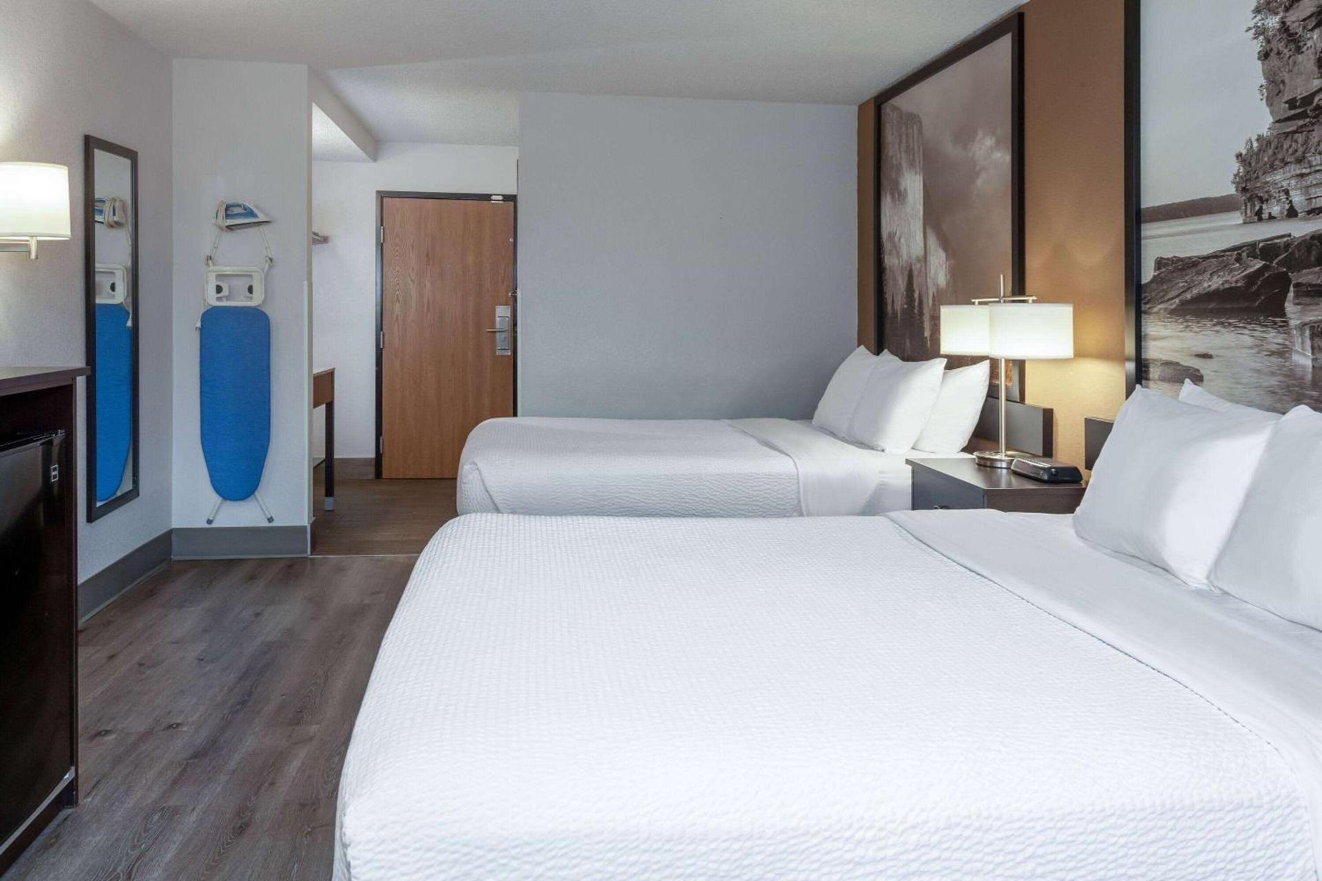 Super 8 by Wyndham Wausau photo 18