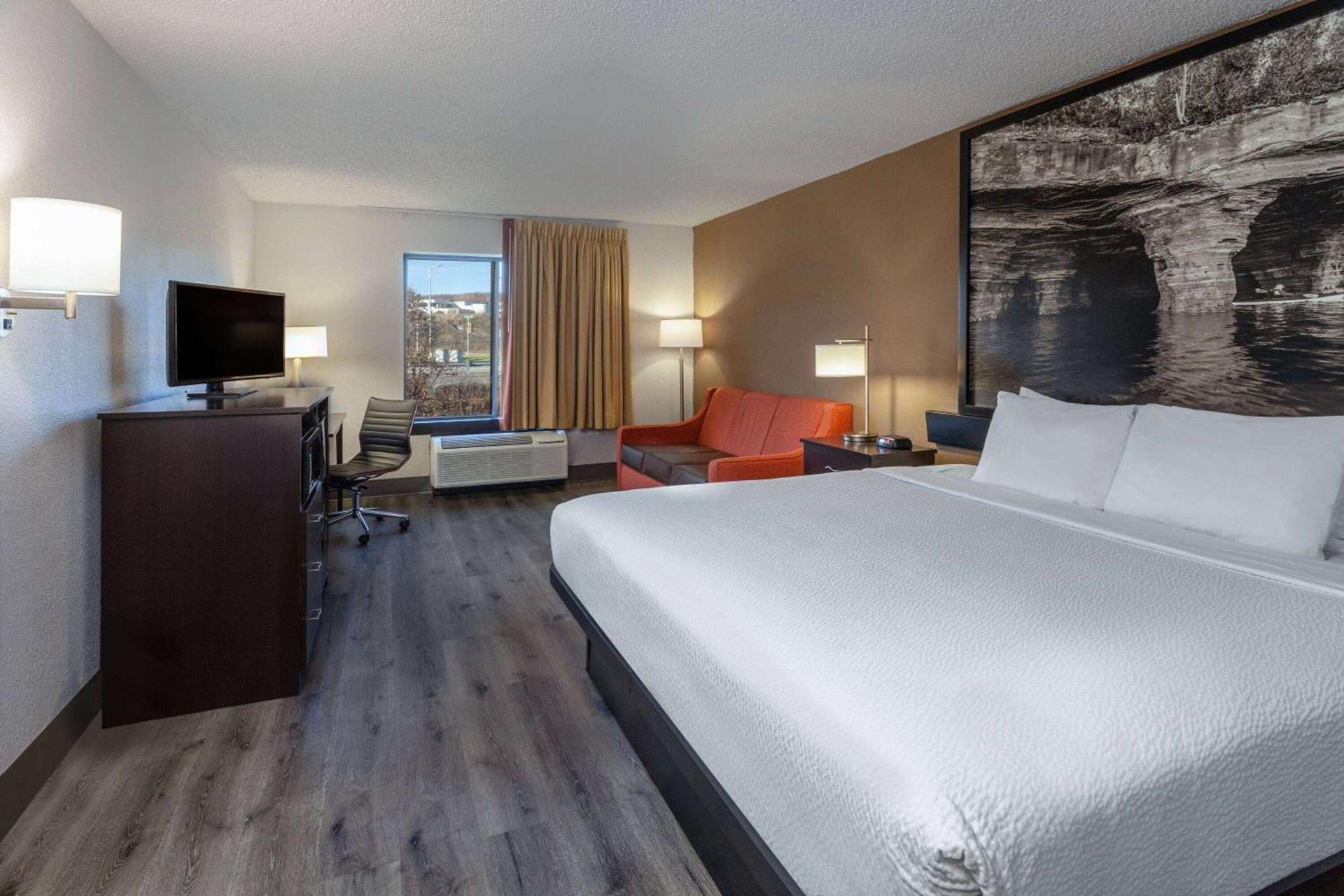 Super 8 by Wyndham Wausau photo 19