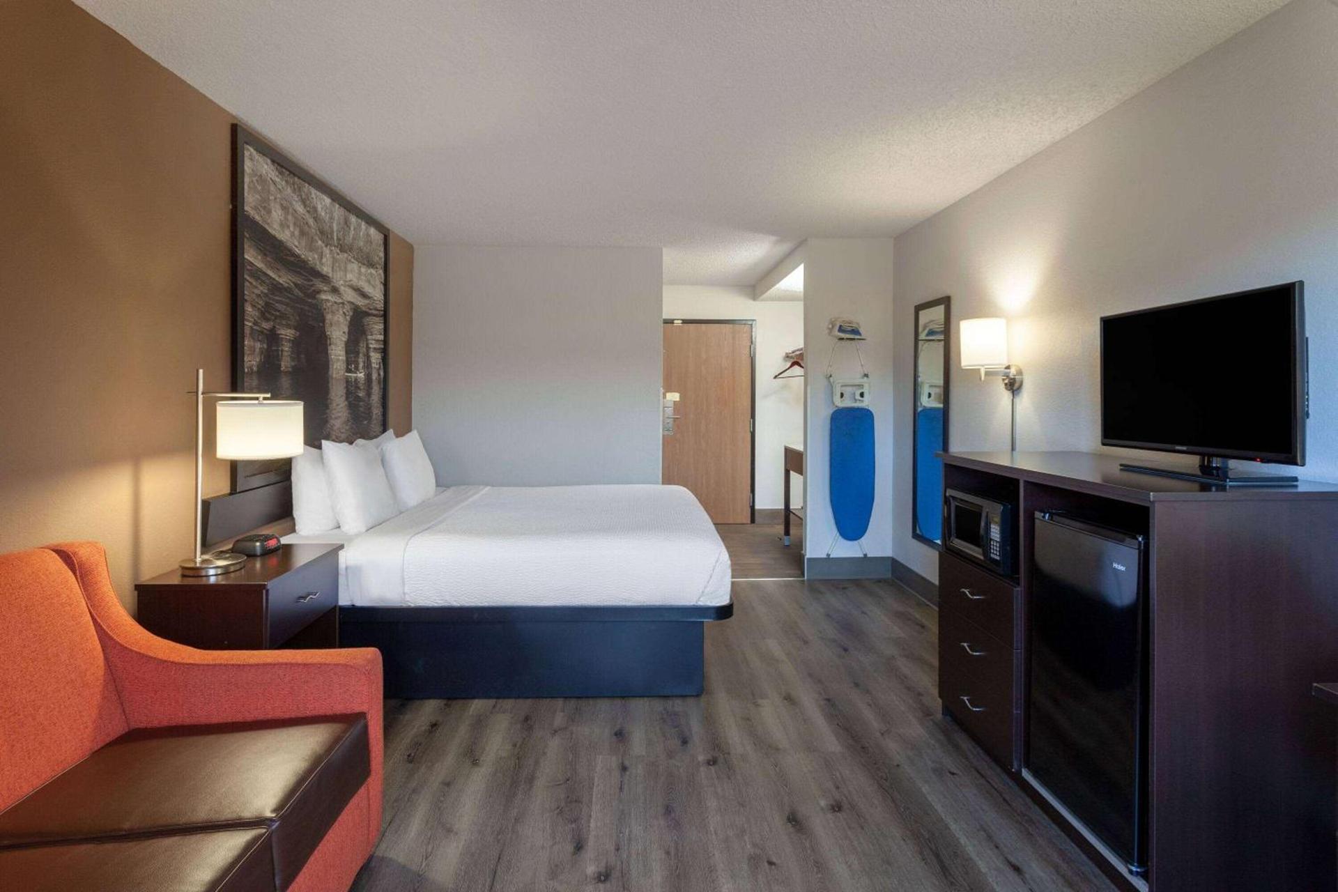 Super 8 by Wyndham Wausau photo 20
