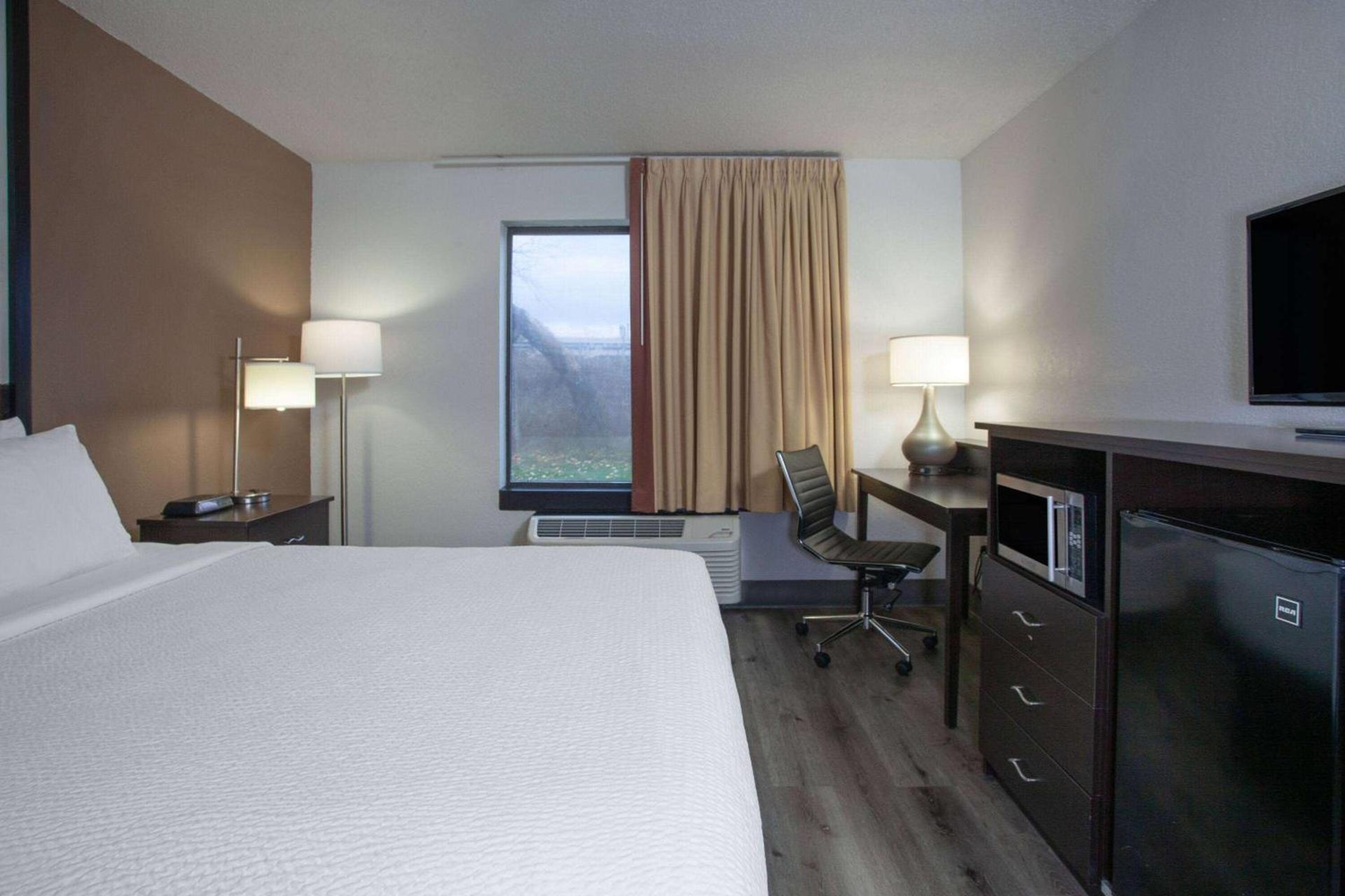 Super 8 by Wyndham Wausau photo 21