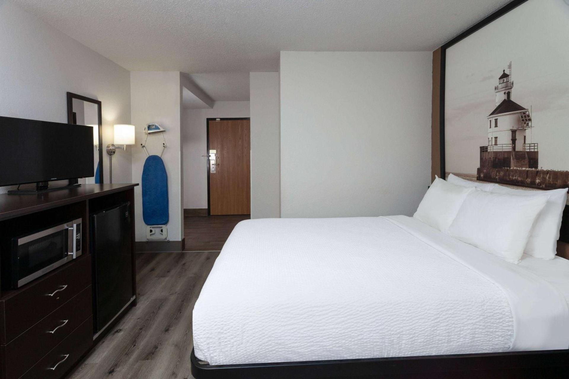 Super 8 by Wyndham Wausau photo 24