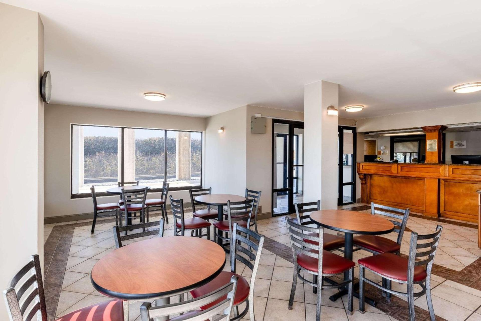 Days Inn by Wyndham Mooresville Lake Norman photo 11
