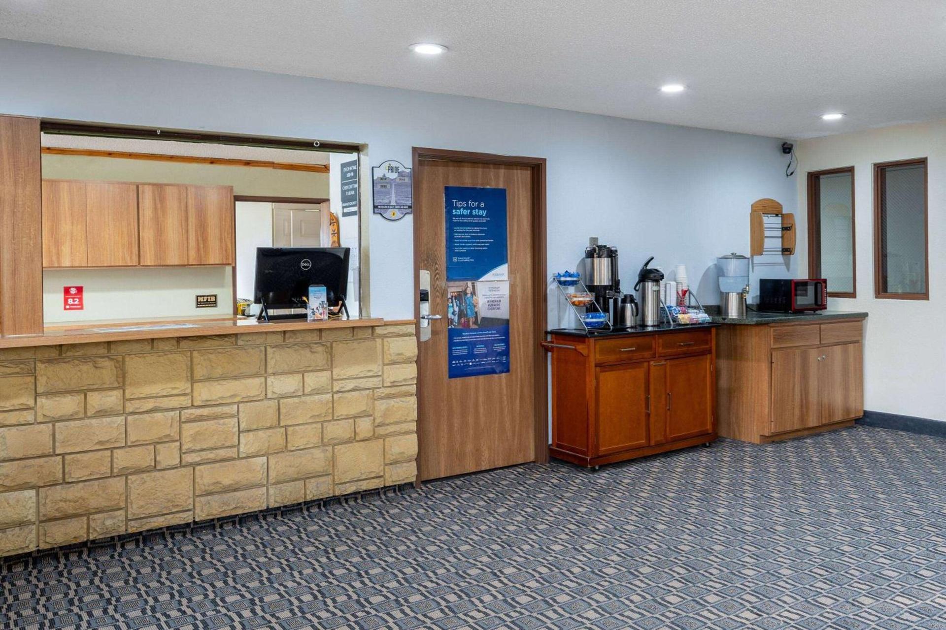 Super 8 by Wyndham Livingston Yellowstone photo 23