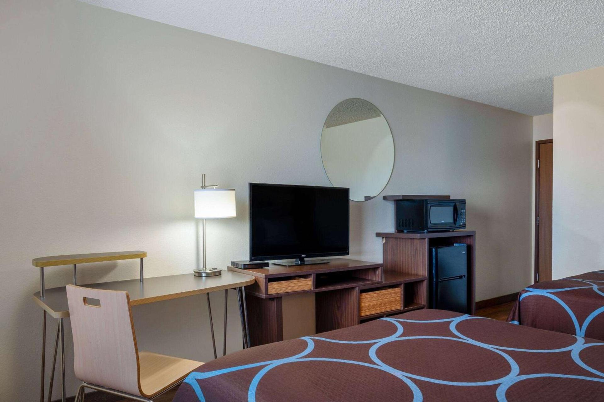 Super 8 by Wyndham Livingston Yellowstone photo 35