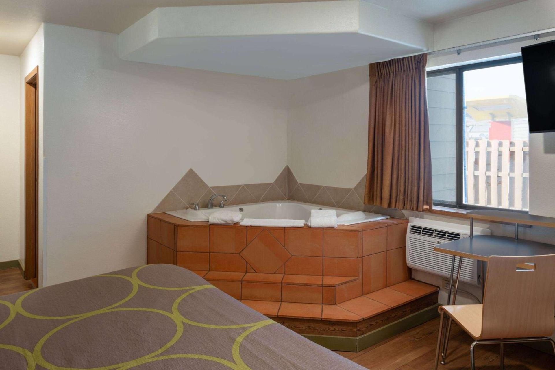 Super 8 by Wyndham Livingston Yellowstone photo 3