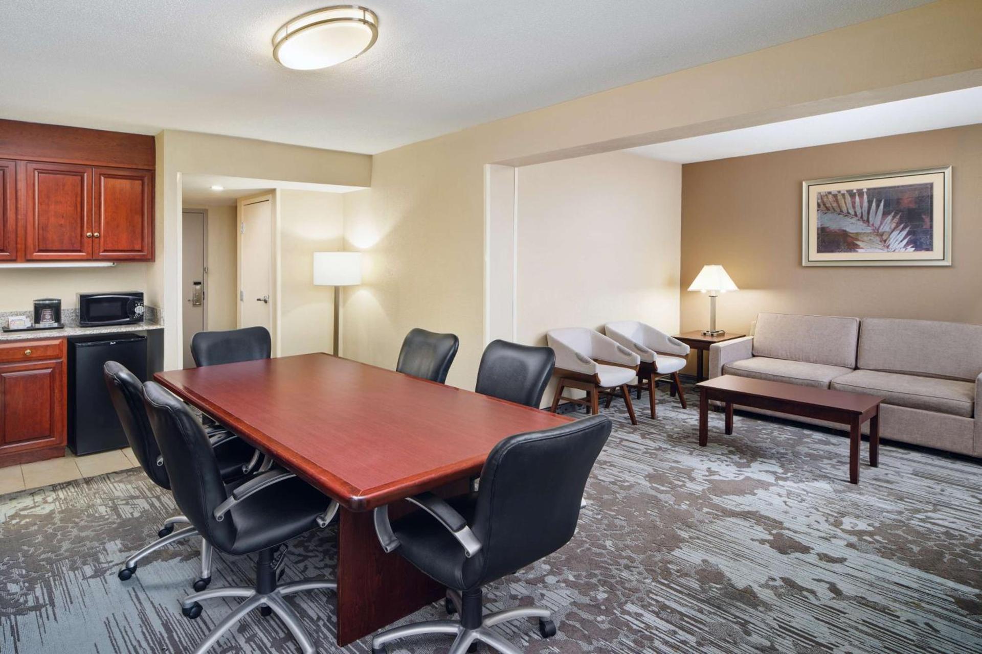 DoubleTree by Hilton Rocky Mount photo 12
