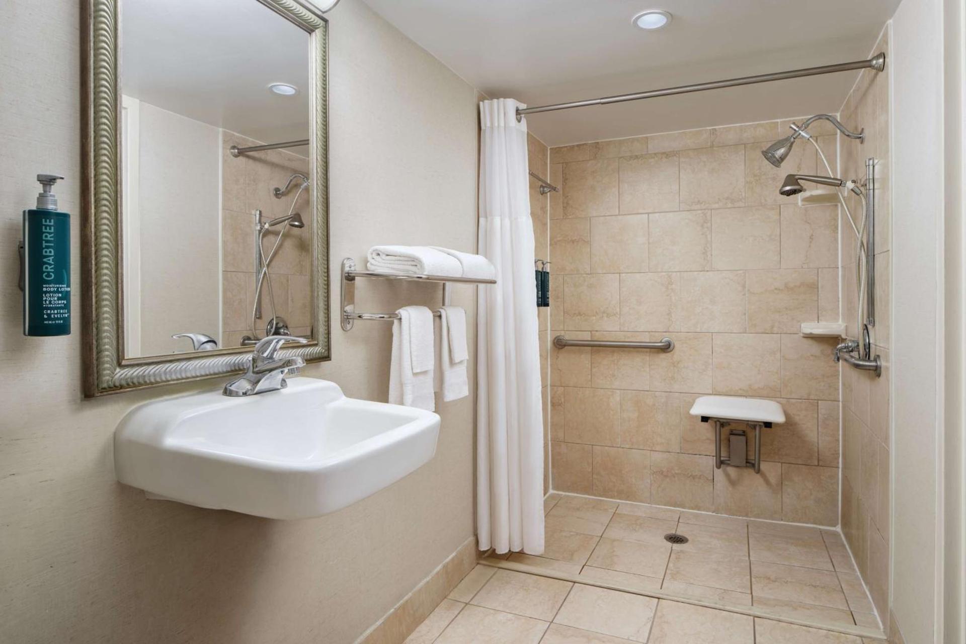 DoubleTree by Hilton Rocky Mount photo 13