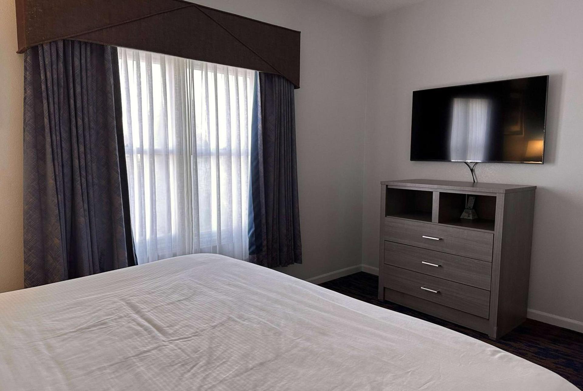 Baymont by Wyndham Indianapolis Northwest photo 22