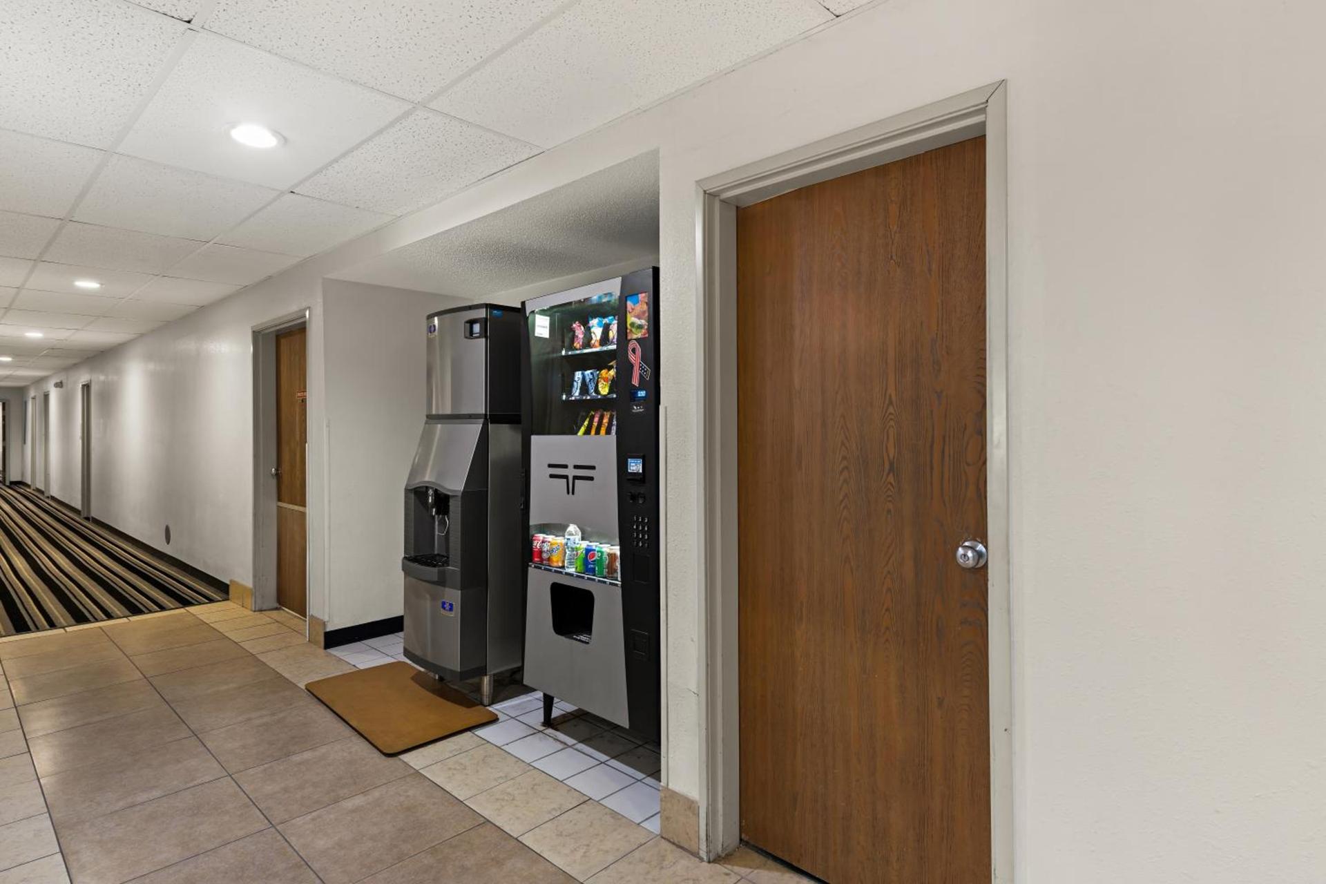Red Lion Inn & Suites Gretna - Omaha SW photo 7
