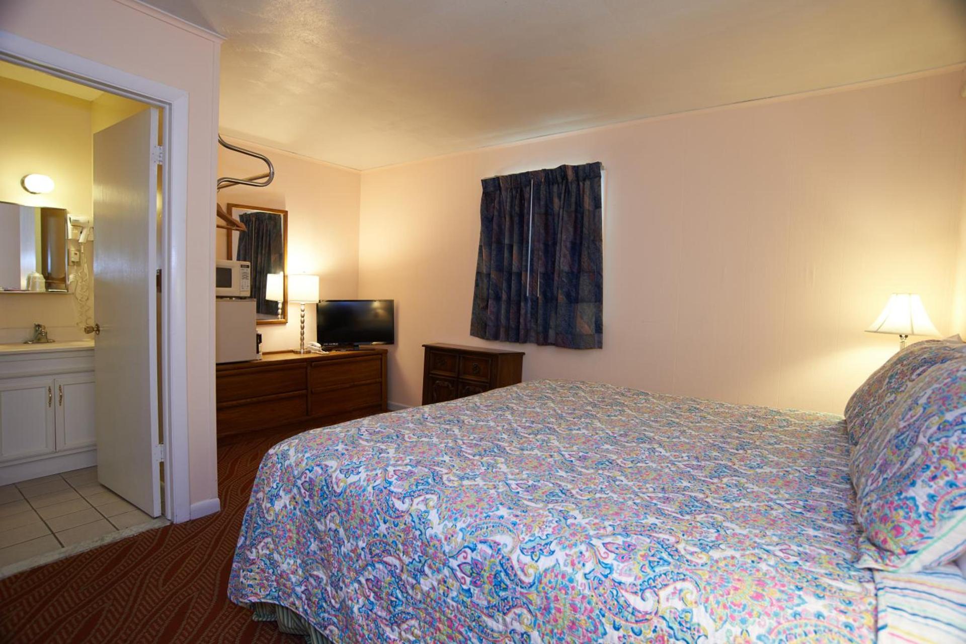 Clinton Motel photo 22